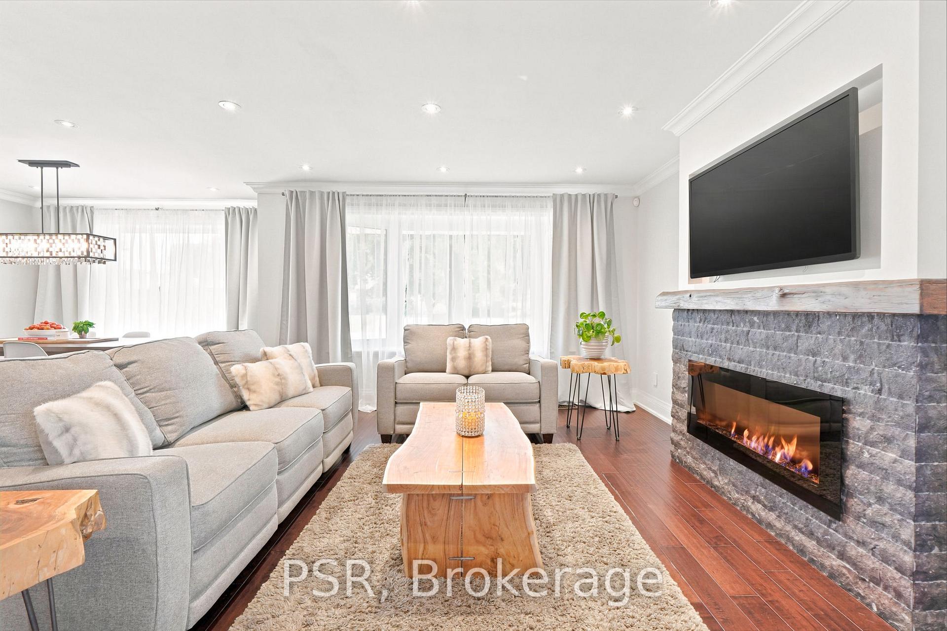 Photo 14 of 61 Robinglade Drive, Etobicoke, Eringate-Centennial-West Deane — HOMEH