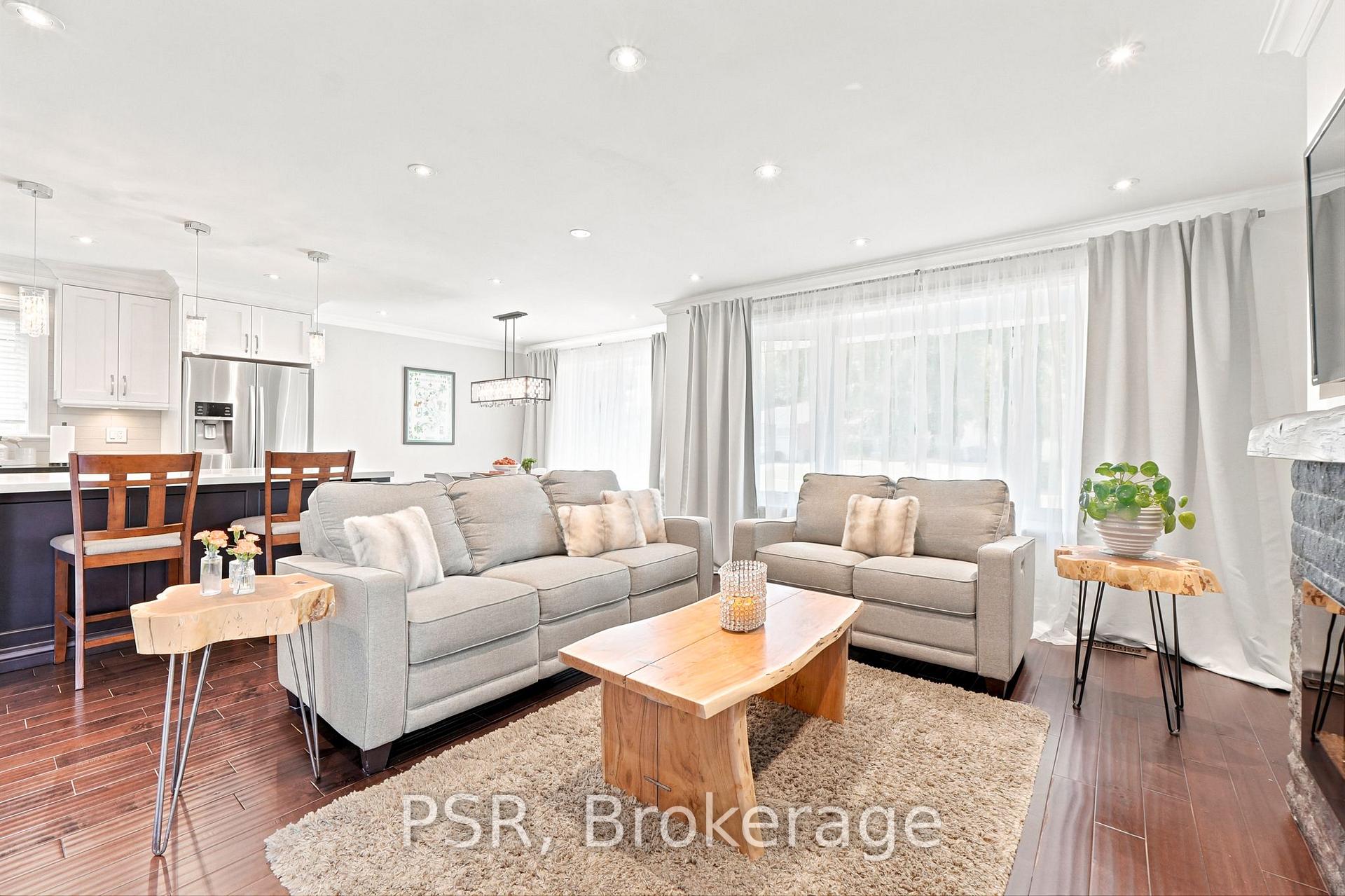 Photo 15 of 61 Robinglade Drive, Etobicoke, Eringate-Centennial-West Deane — HOMEH