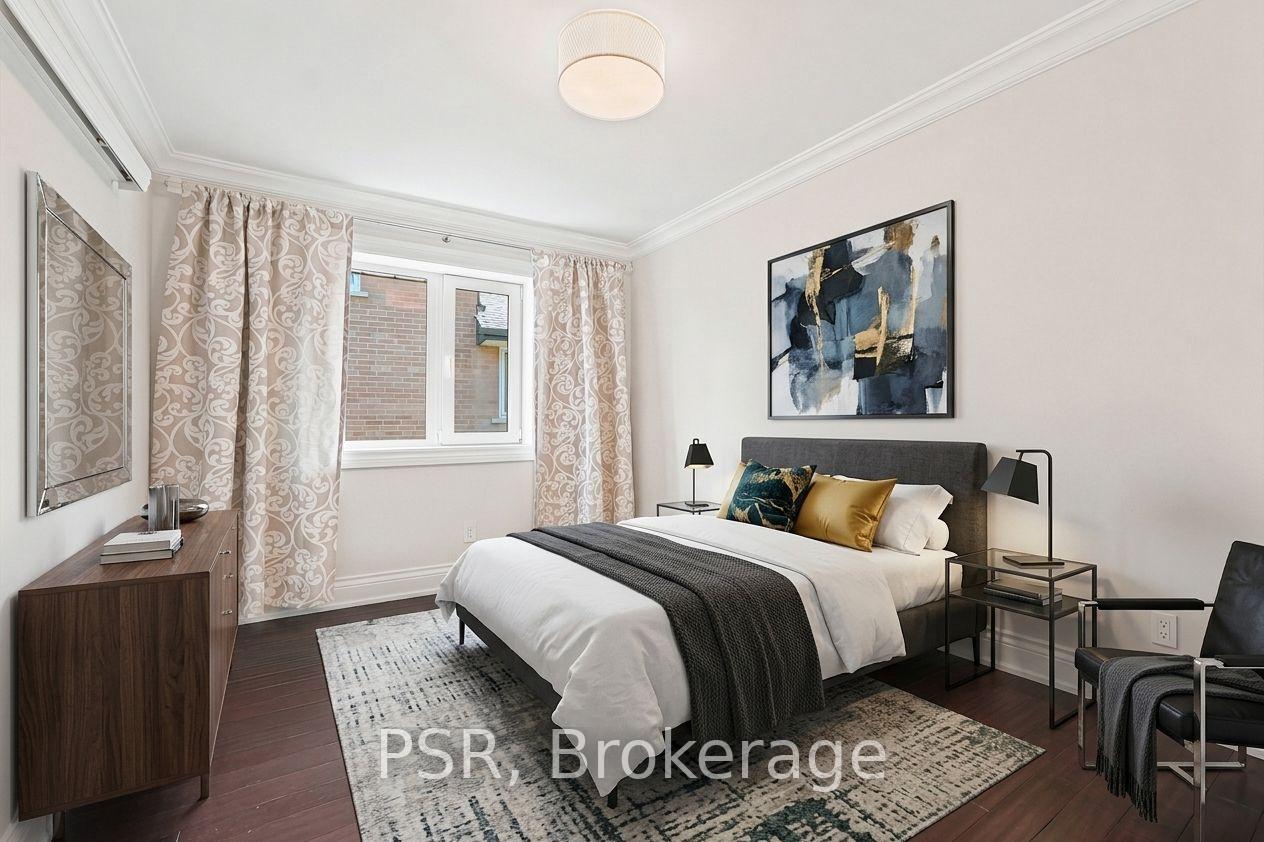 Photo 17 of 61 Robinglade Drive, Etobicoke, Eringate-Centennial-West Deane — HOMEH