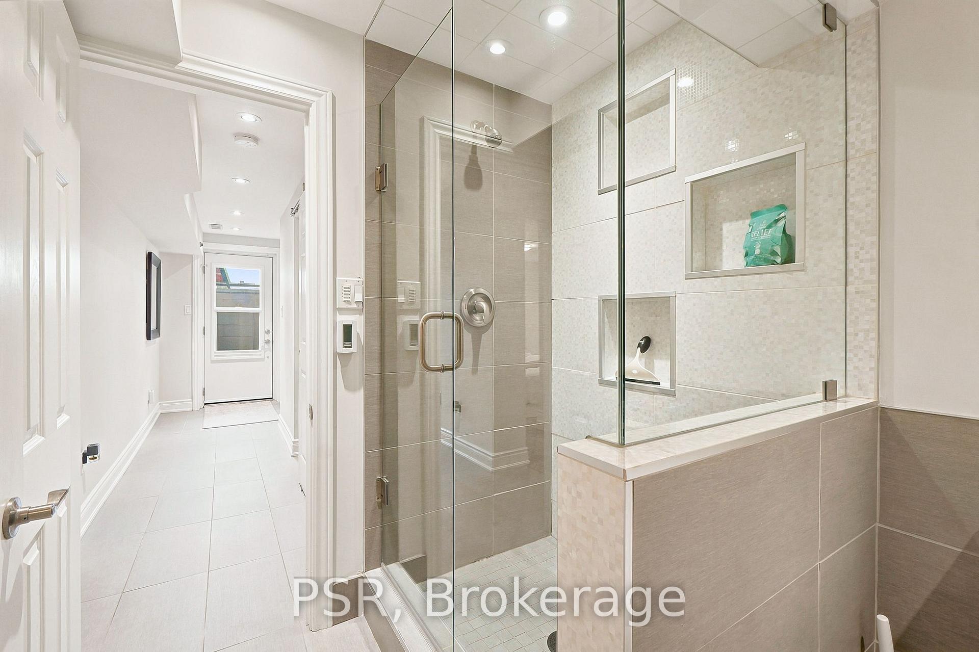 Photo 19 of 61 Robinglade Drive, Etobicoke, Eringate-Centennial-West Deane — HOMEH