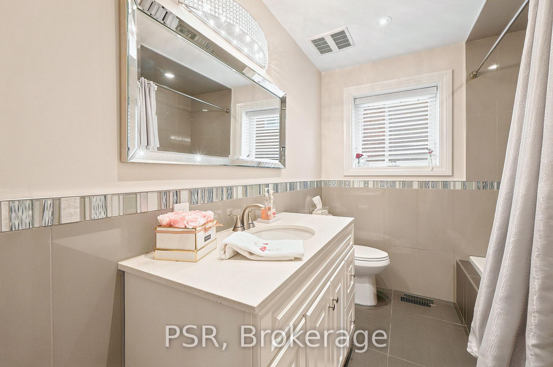 Photo 20 of 61 Robinglade Drive, Etobicoke, Eringate-Centennial-West Deane — HOMEH