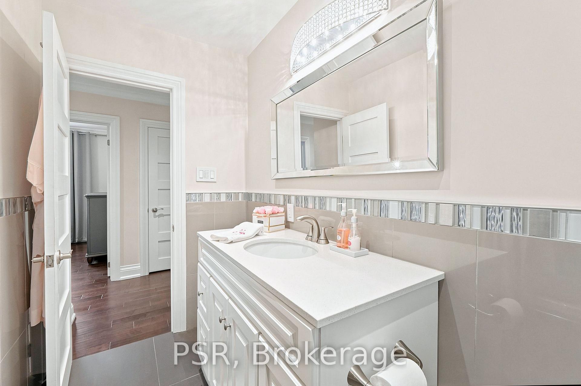 Photo 21 of 61 Robinglade Drive, Etobicoke, Eringate-Centennial-West Deane — HOMEH