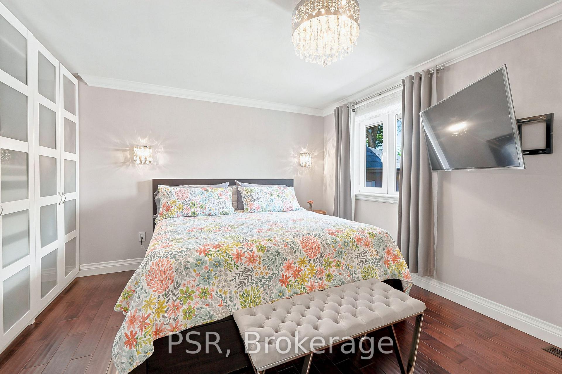 Photo 22 of 61 Robinglade Drive, Etobicoke, Eringate-Centennial-West Deane — HOMEH
