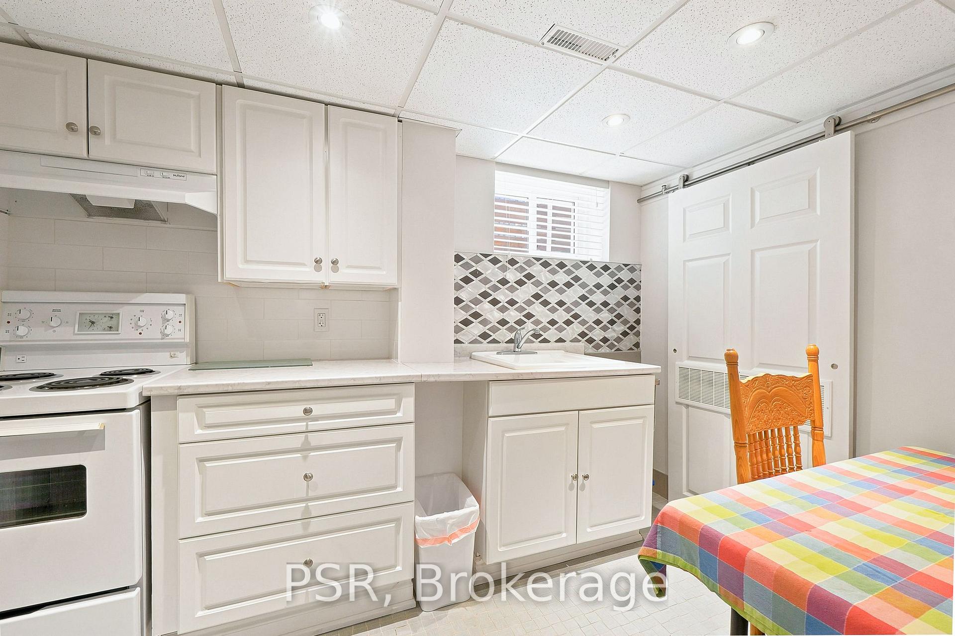 Photo 25 of 61 Robinglade Drive, Etobicoke, Eringate-Centennial-West Deane — HOMEH