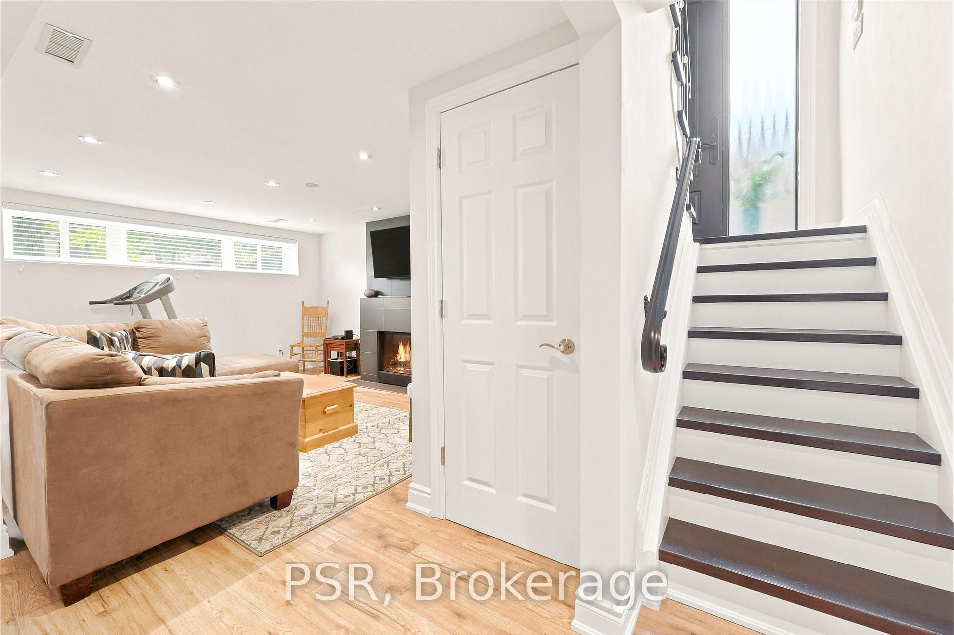 Photo 30 of 61 Robinglade Drive, Etobicoke, Eringate-Centennial-West Deane — HOMEH
