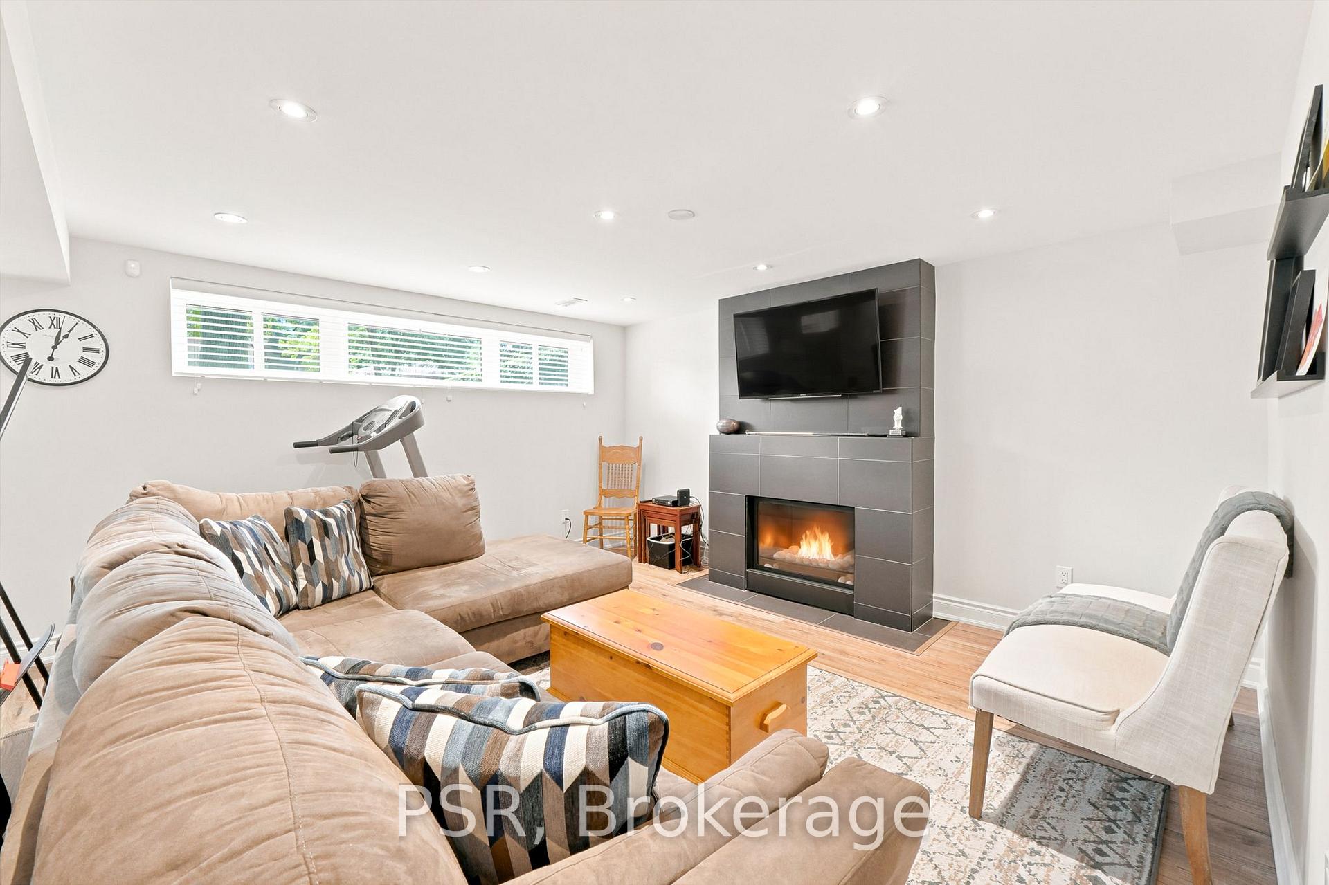 Photo 31 of 61 Robinglade Drive, Etobicoke, Eringate-Centennial-West Deane — HOMEH