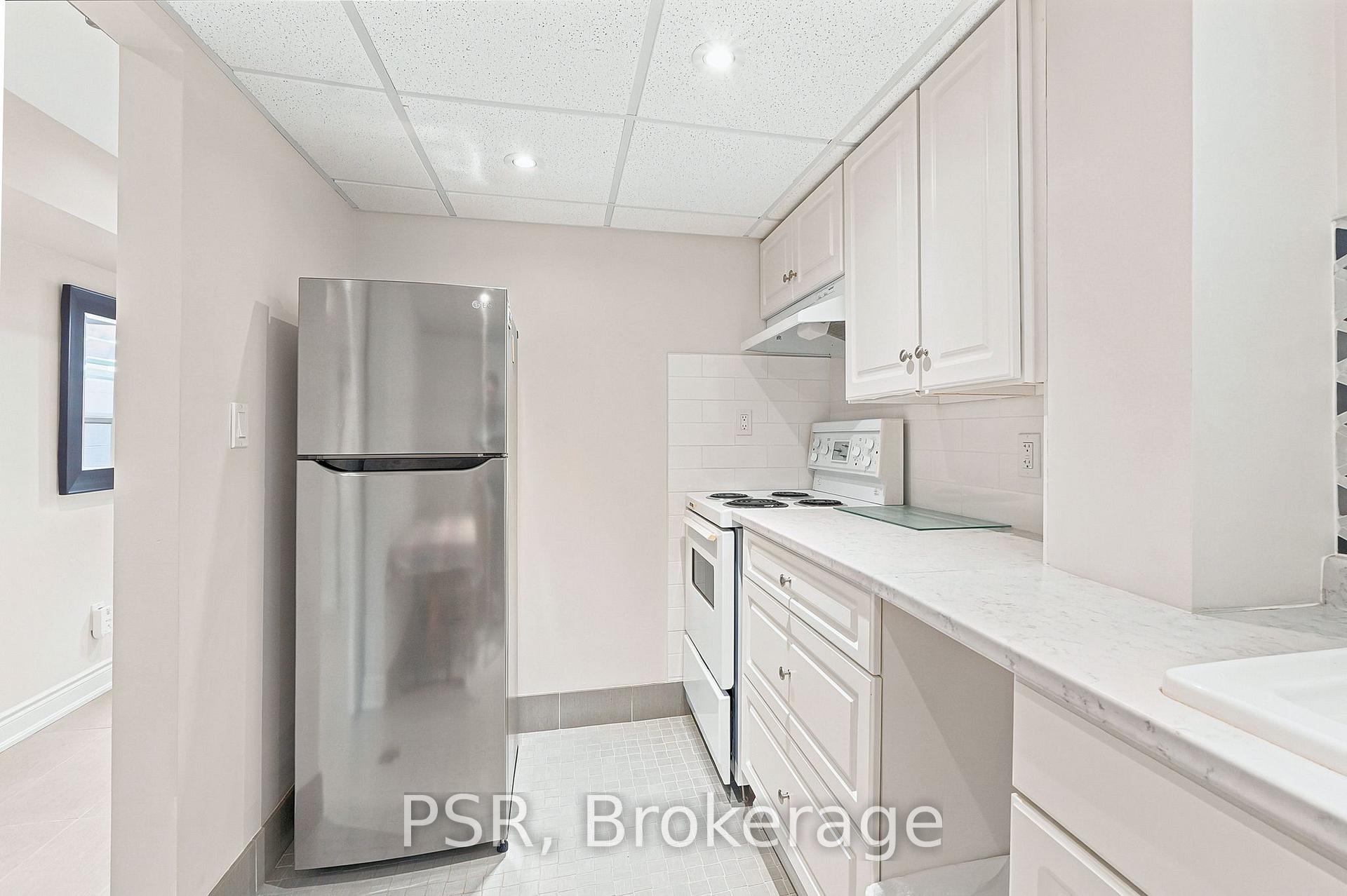 Photo 34 of 61 Robinglade Drive, Etobicoke, Eringate-Centennial-West Deane — HOMEH