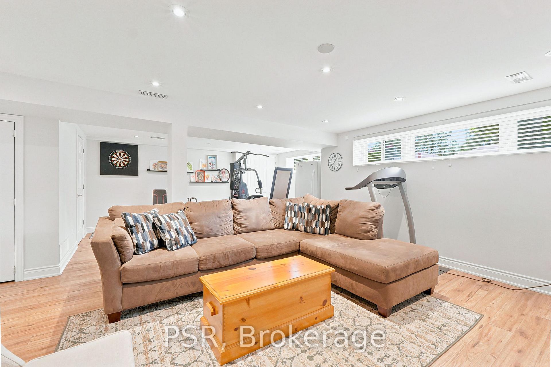 Photo 35 of 61 Robinglade Drive, Etobicoke, Eringate-Centennial-West Deane — HOMEH