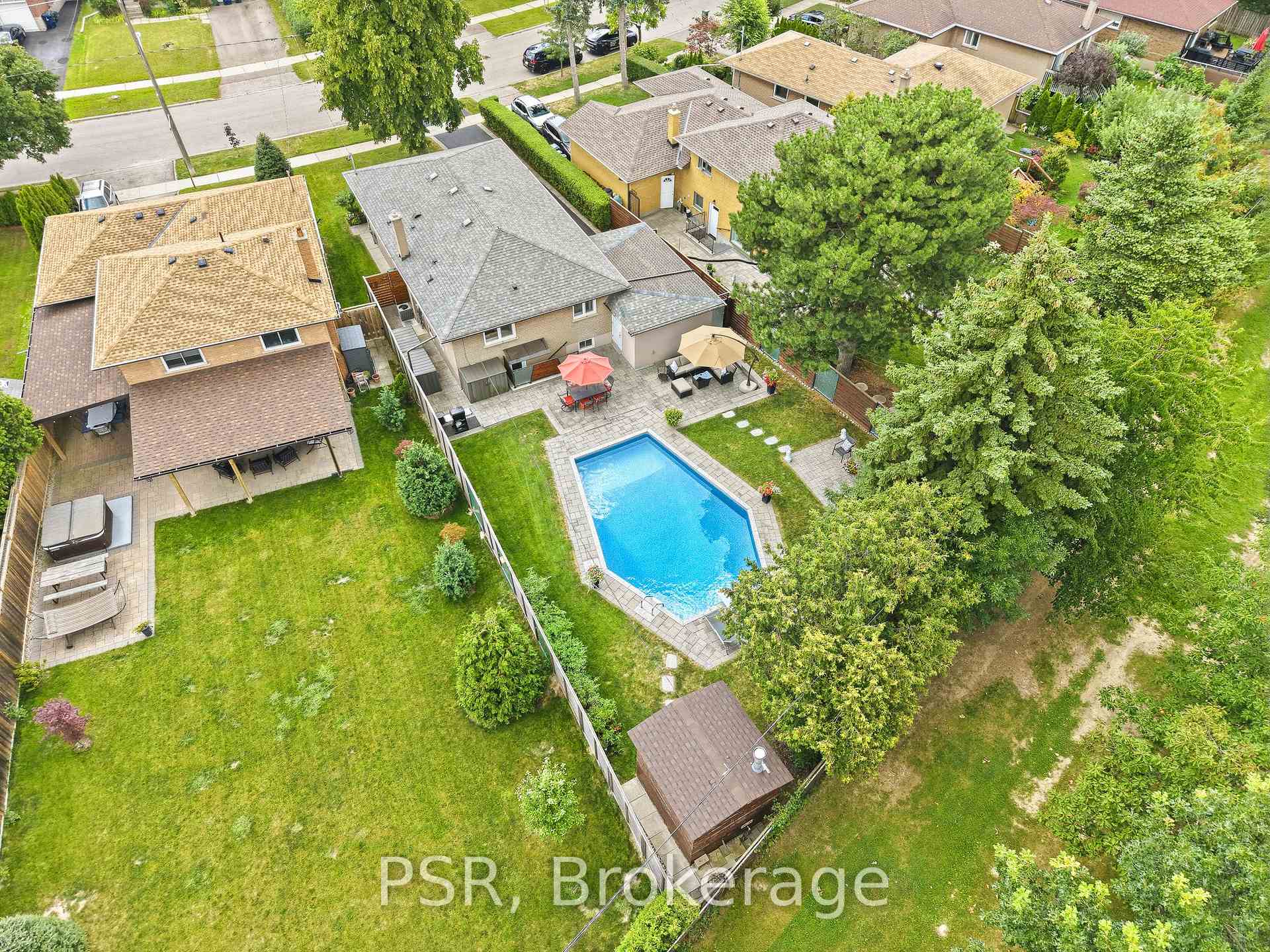 Photo 37 of 61 Robinglade Drive, Etobicoke, Eringate-Centennial-West Deane — HOMEH