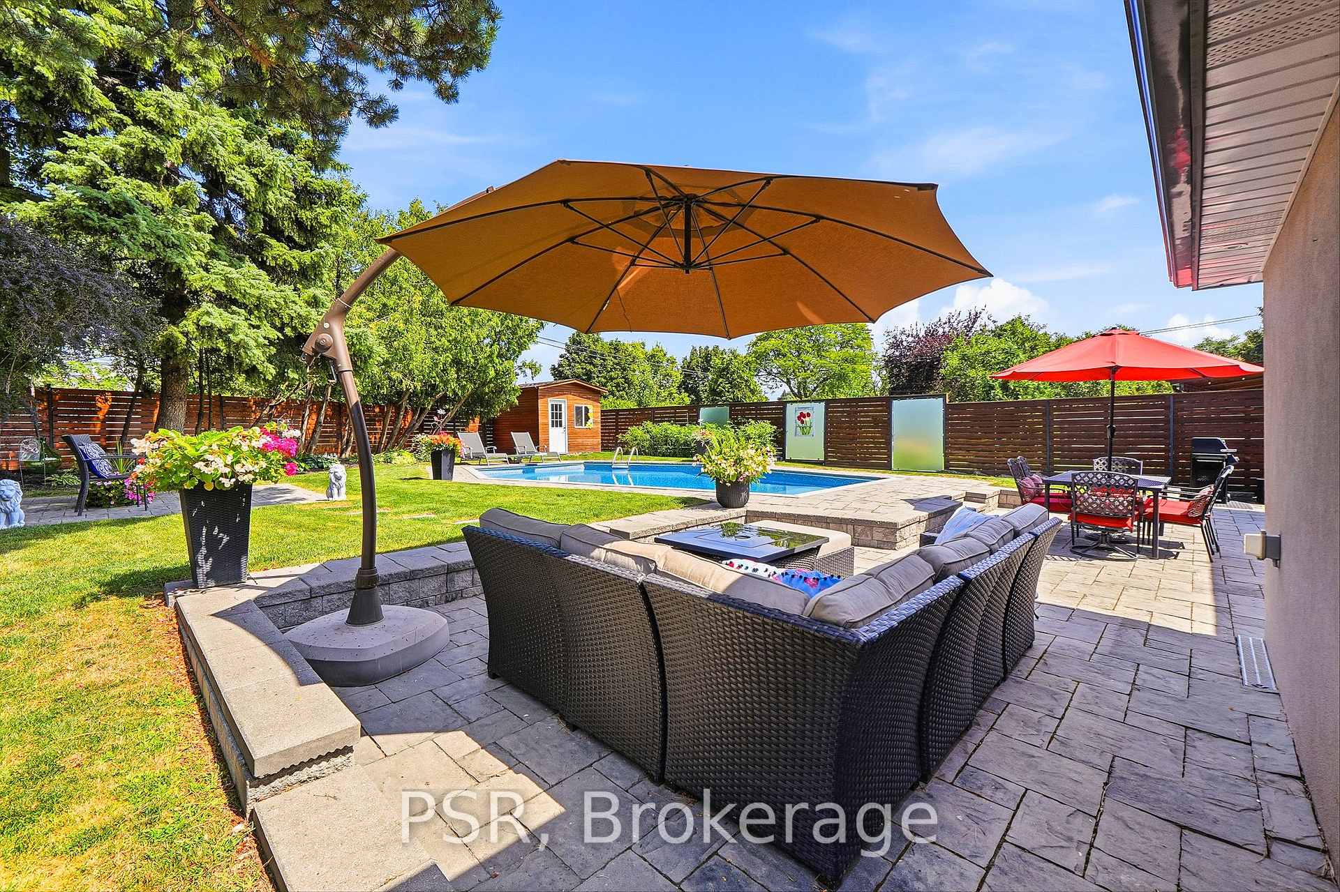Photo 38 of 61 Robinglade Drive, Etobicoke, Eringate-Centennial-West Deane — HOMEH