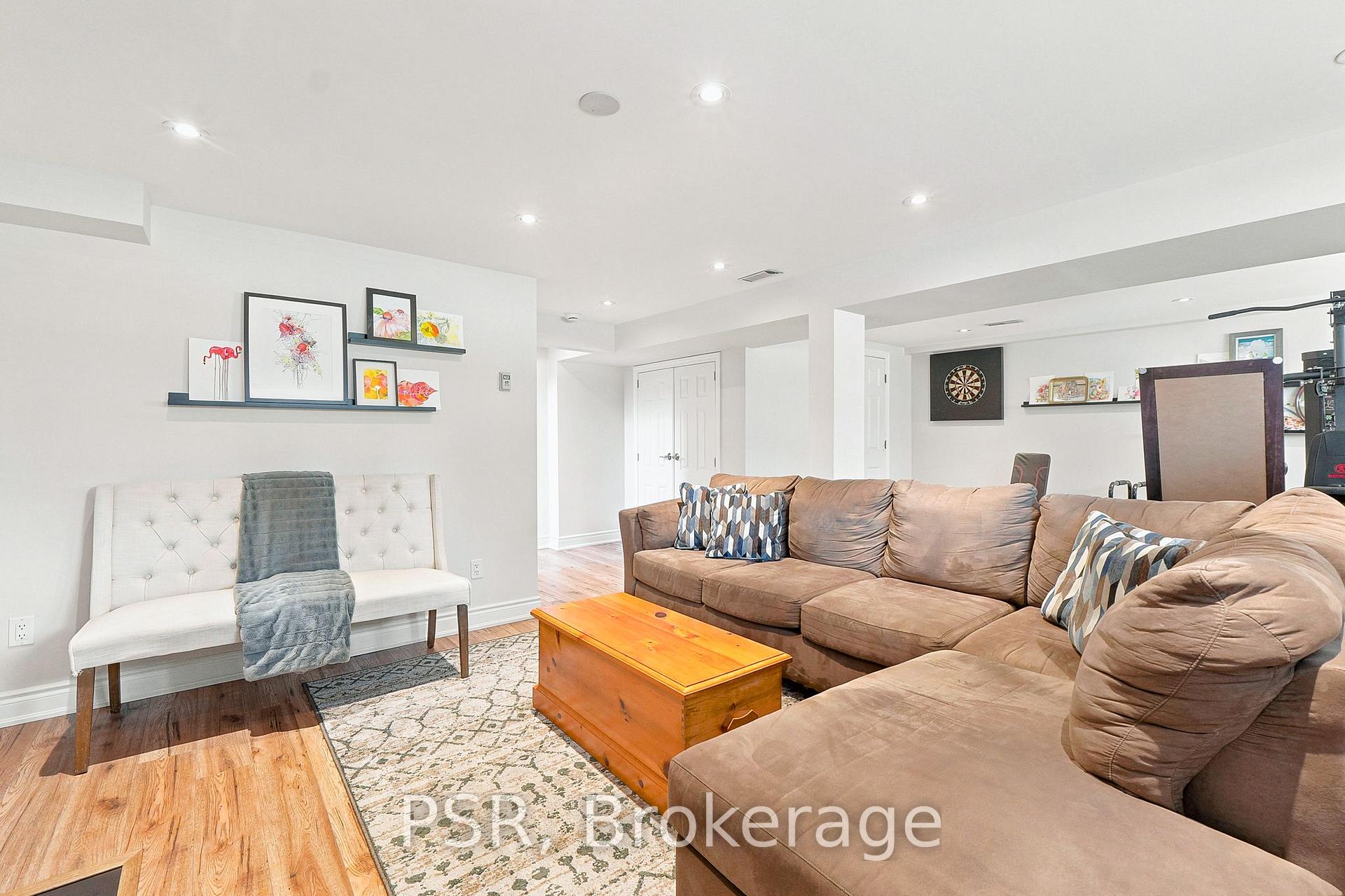 Photo 40 of 61 Robinglade Drive, Etobicoke, Eringate-Centennial-West Deane — HOMEH