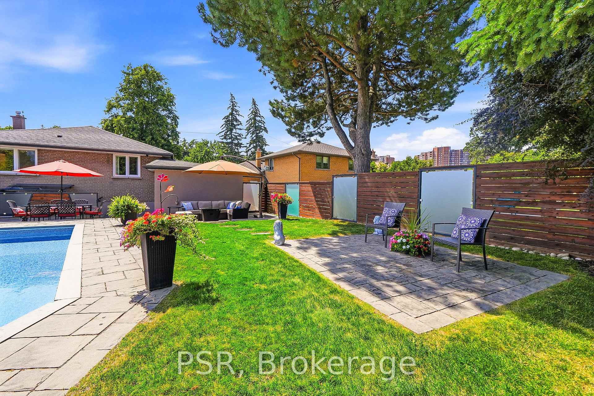 Photo 42 of 61 Robinglade Drive, Etobicoke, Eringate-Centennial-West Deane — HOMEH