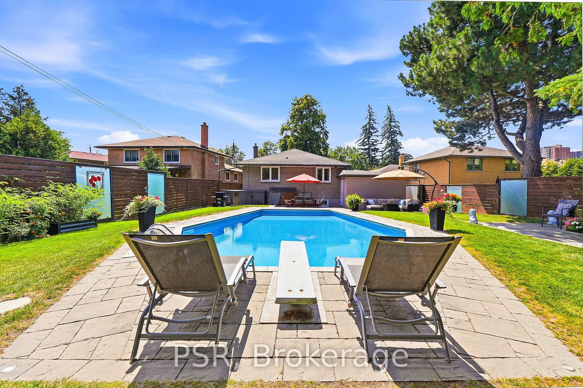 Photo 44 of 61 Robinglade Drive, Etobicoke, Eringate-Centennial-West Deane — HOMEH
