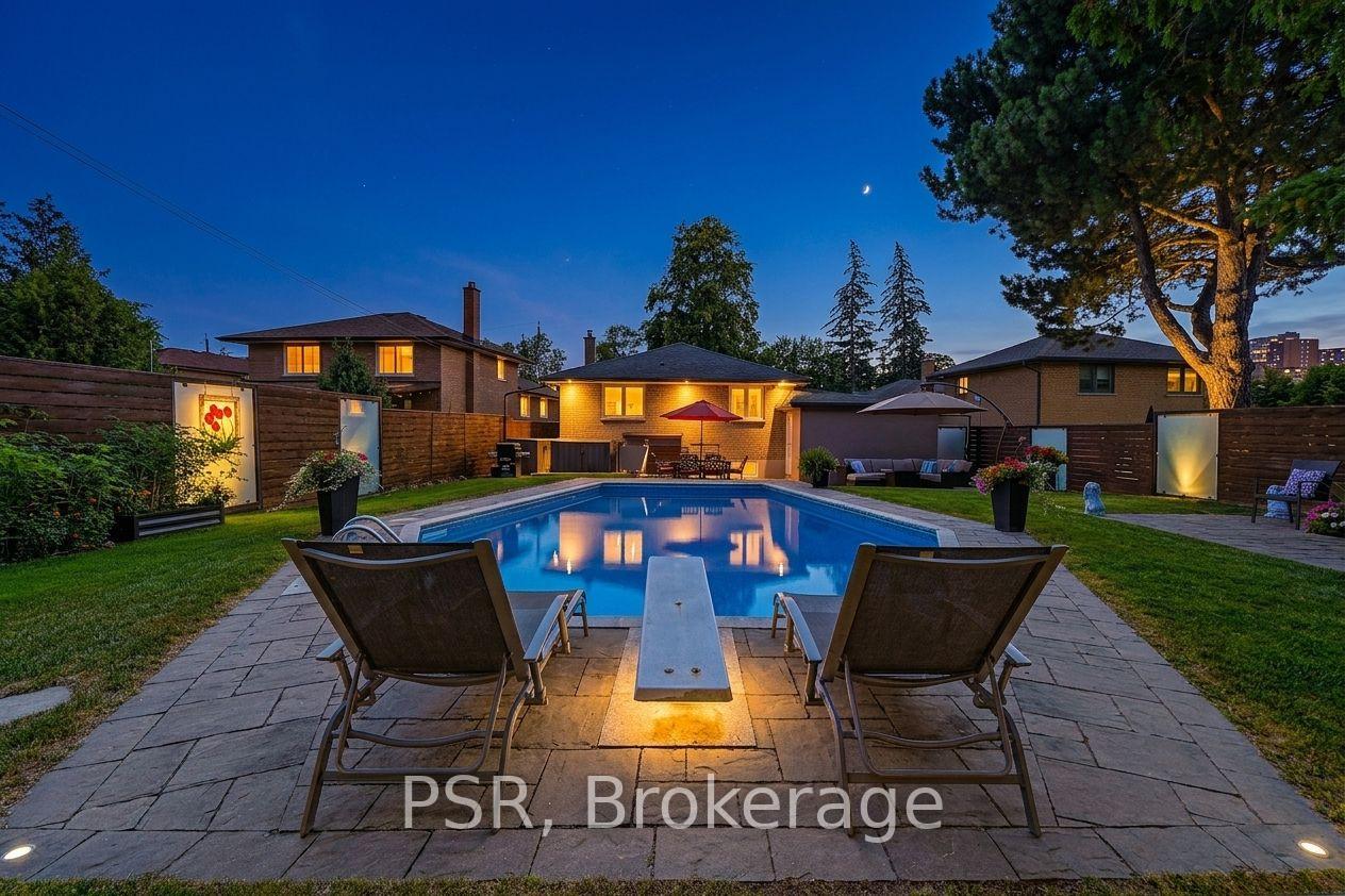 Photo 45 of 61 Robinglade Drive, Etobicoke, Eringate-Centennial-West Deane — HOMEH
