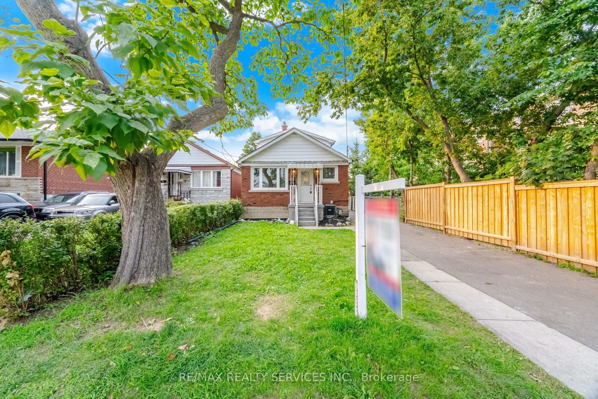 Photo 2 of 30 Elder Avenue, Etobicoke, Long Branch — HOMEH