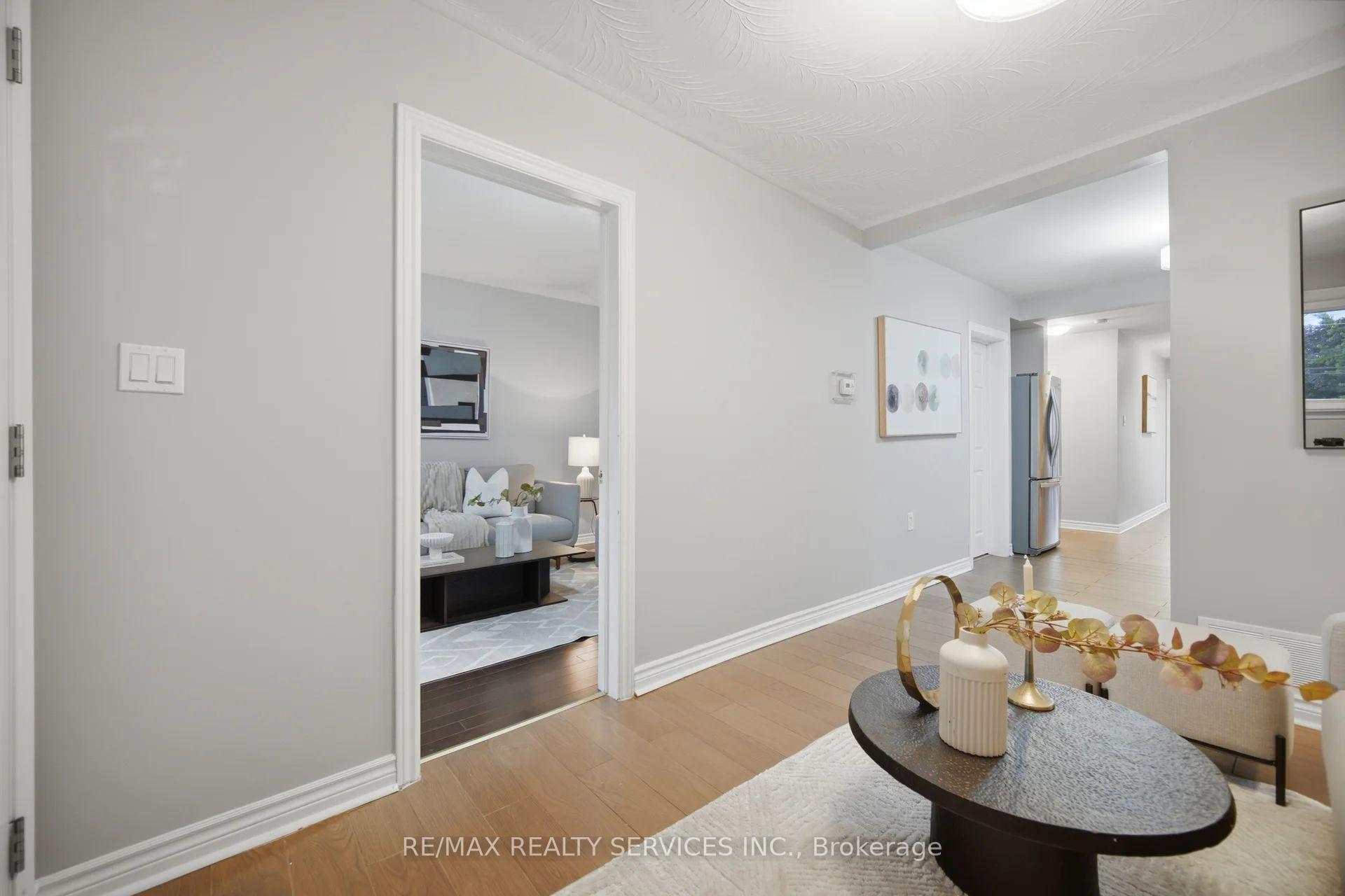Photo 5 of 30 Elder Avenue, Etobicoke, Long Branch — HOMEH