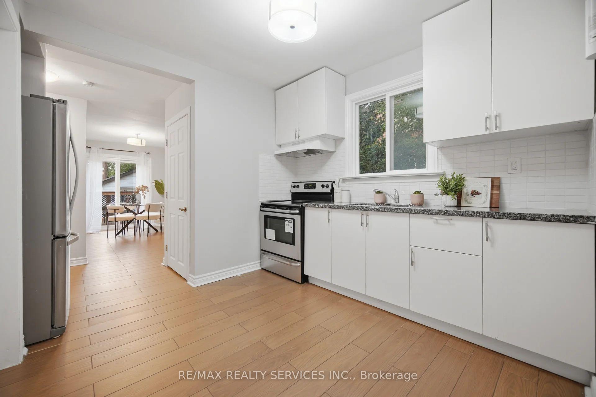 Photo 8 of 30 Elder Avenue, Etobicoke, Long Branch — HOMEH