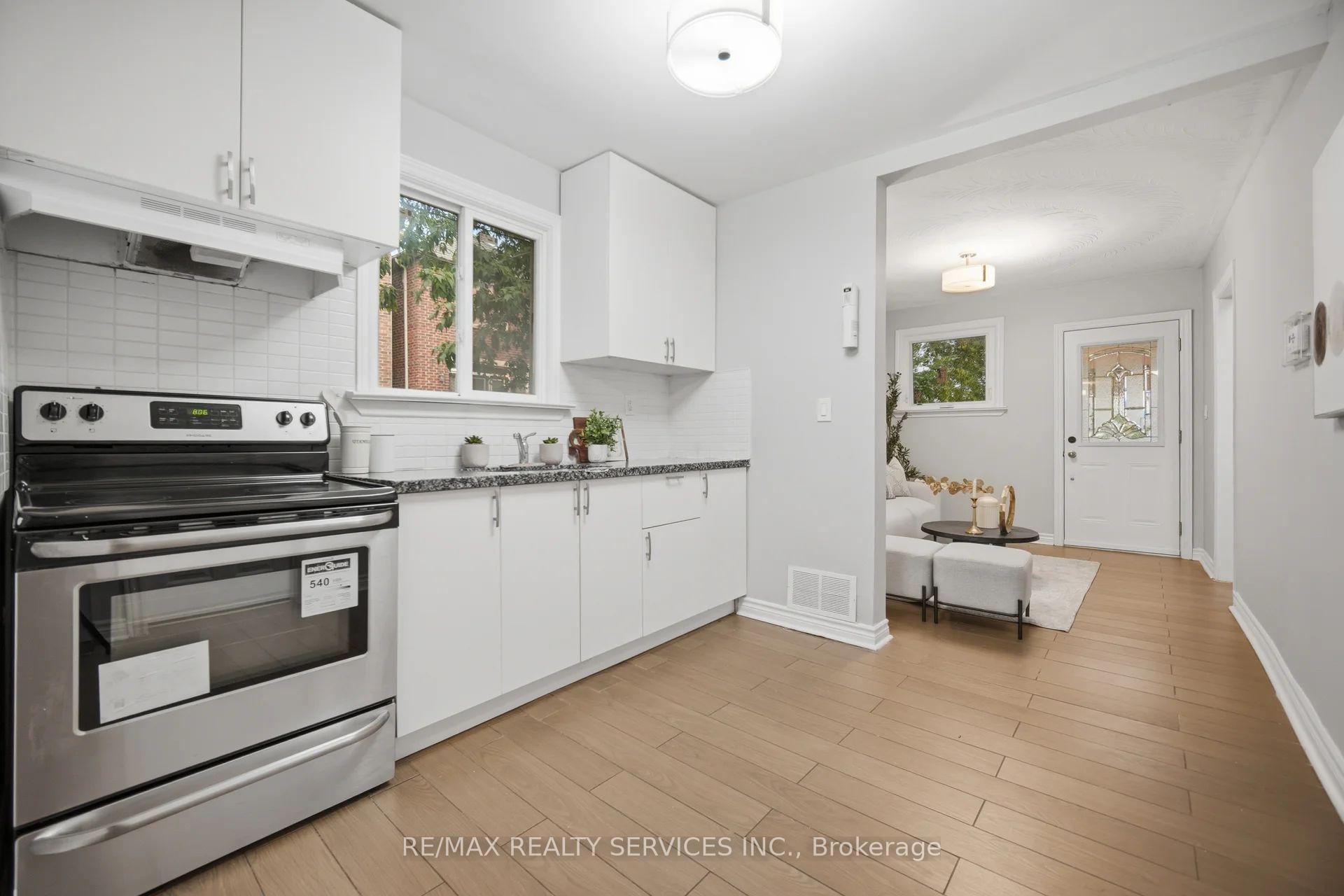 Photo 9 of 30 Elder Avenue, Etobicoke, Long Branch — HOMEH