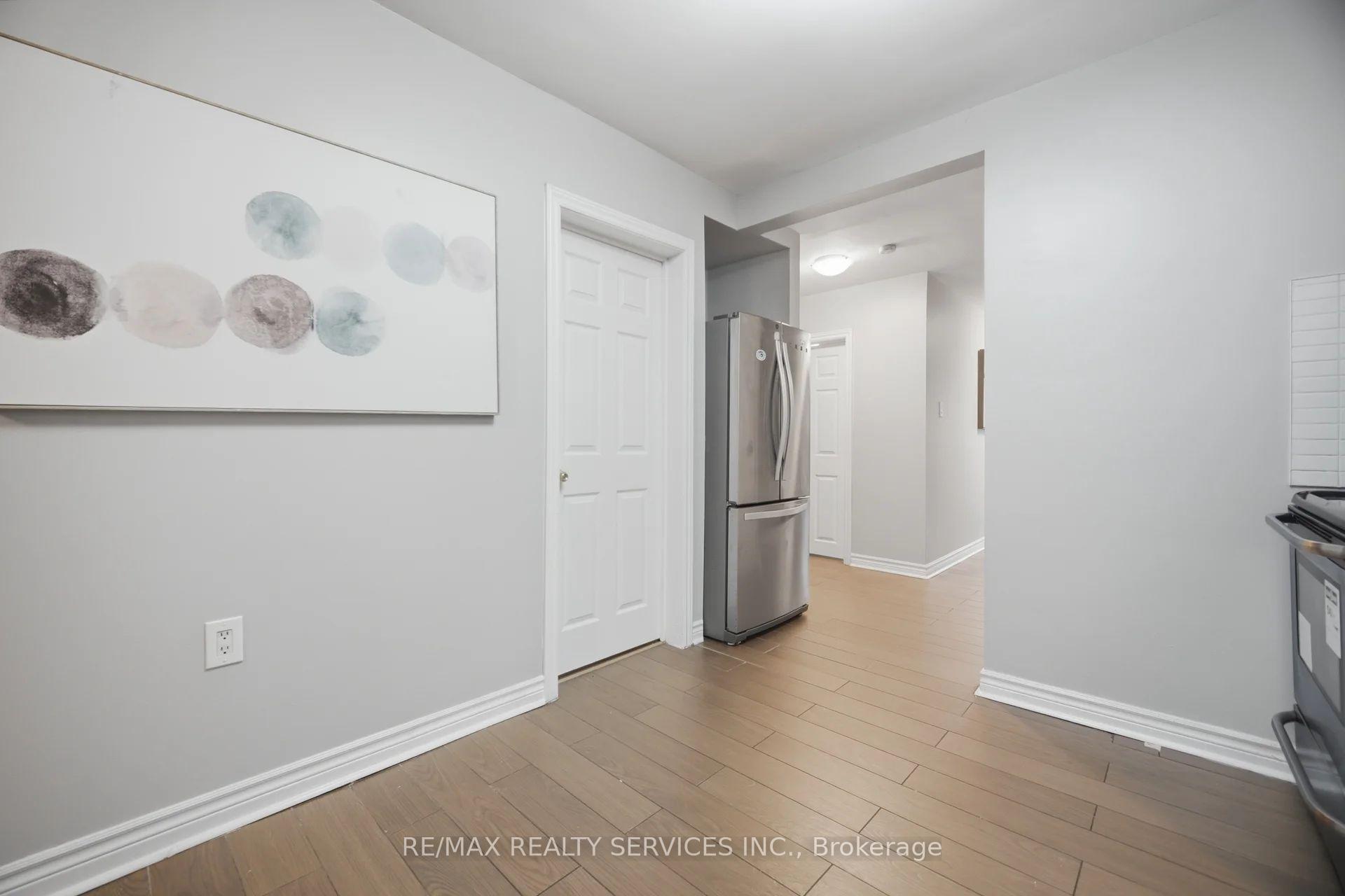 Photo 10 of 30 Elder Avenue, Etobicoke, Long Branch — HOMEH