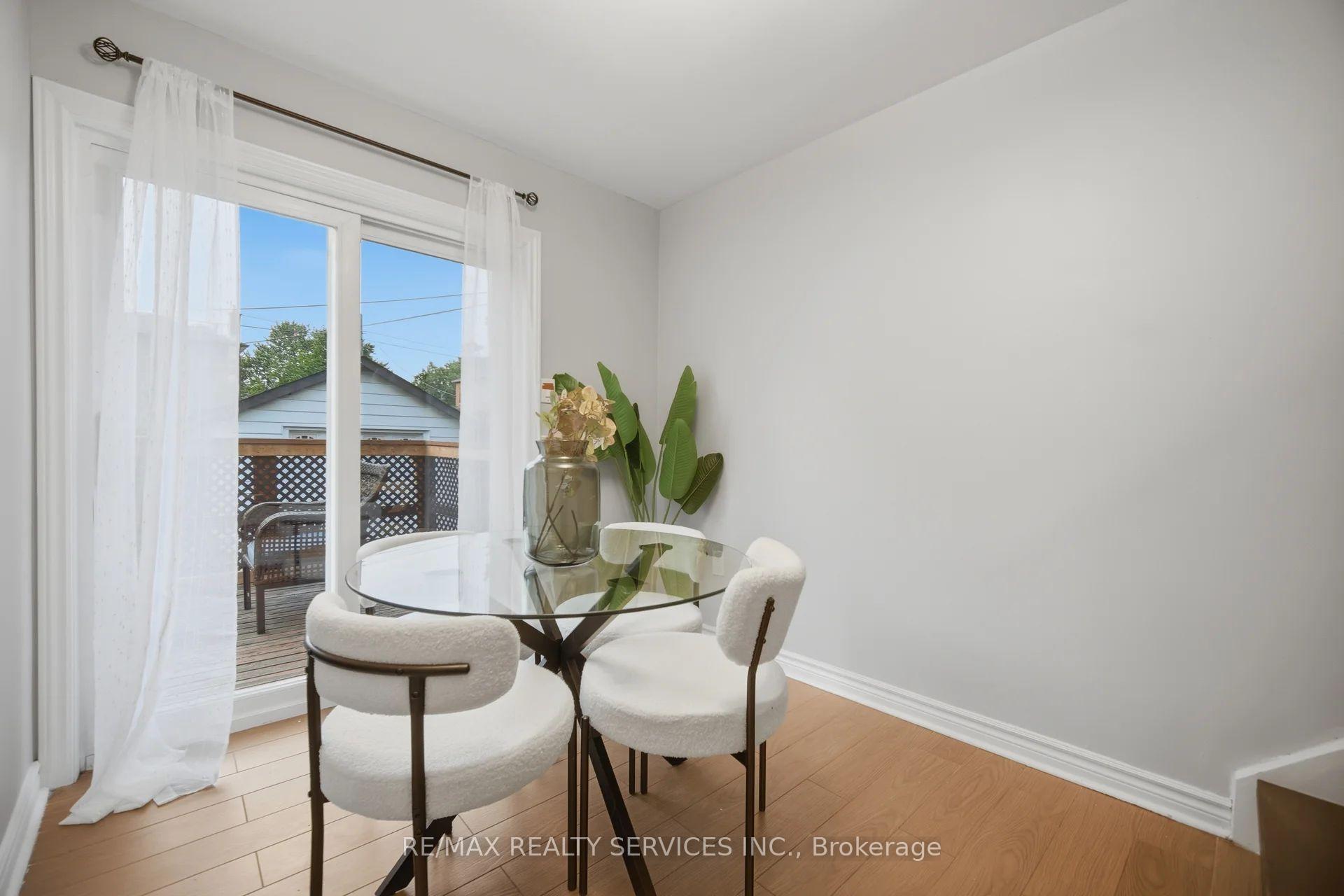 Photo 11 of 30 Elder Avenue, Etobicoke, Long Branch — HOMEH