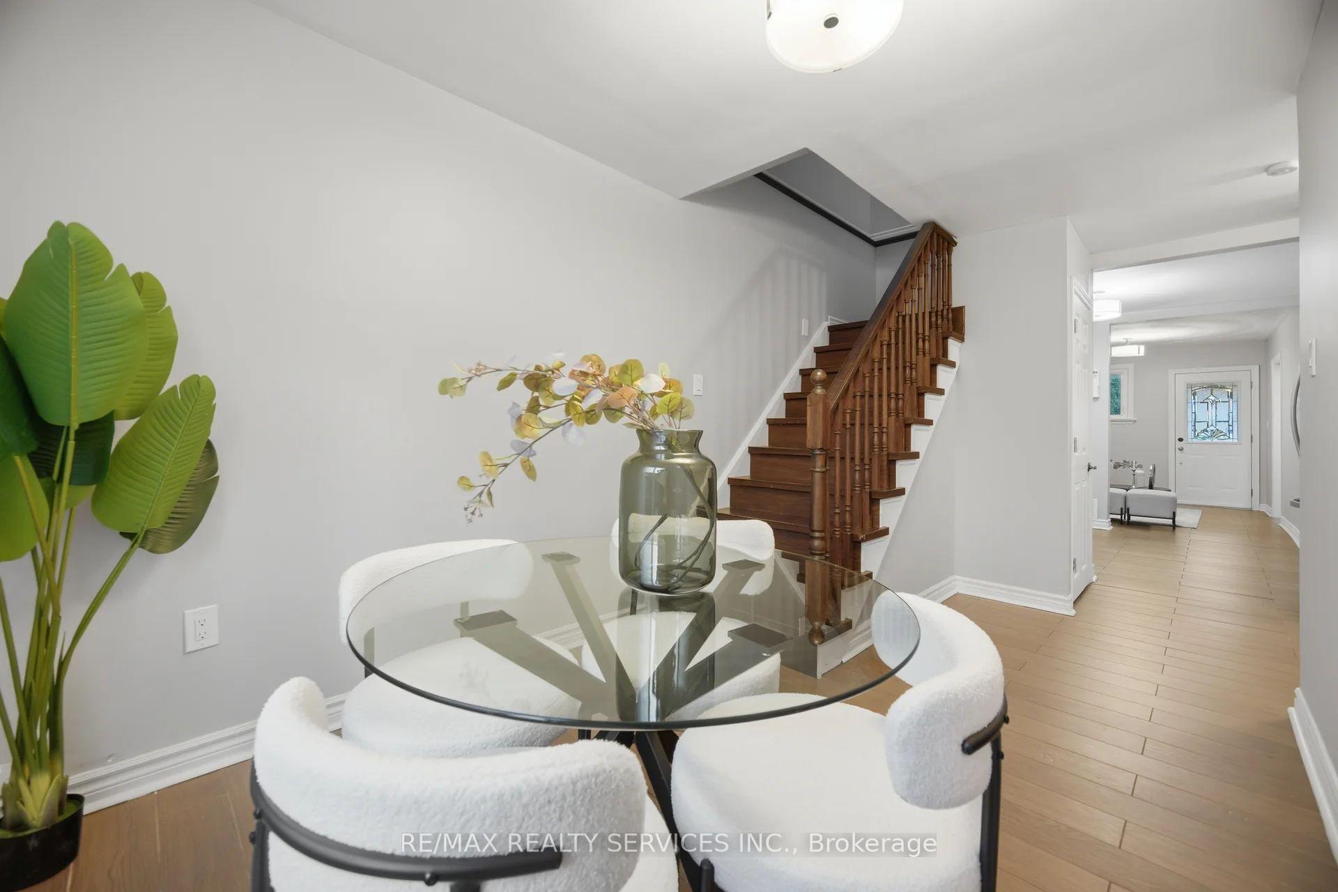 Photo 12 of 30 Elder Avenue, Etobicoke, Long Branch — HOMEH