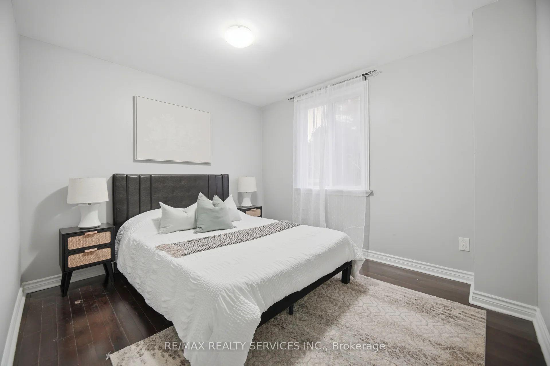 Photo 13 of 30 Elder Avenue, Etobicoke, Long Branch — HOMEH