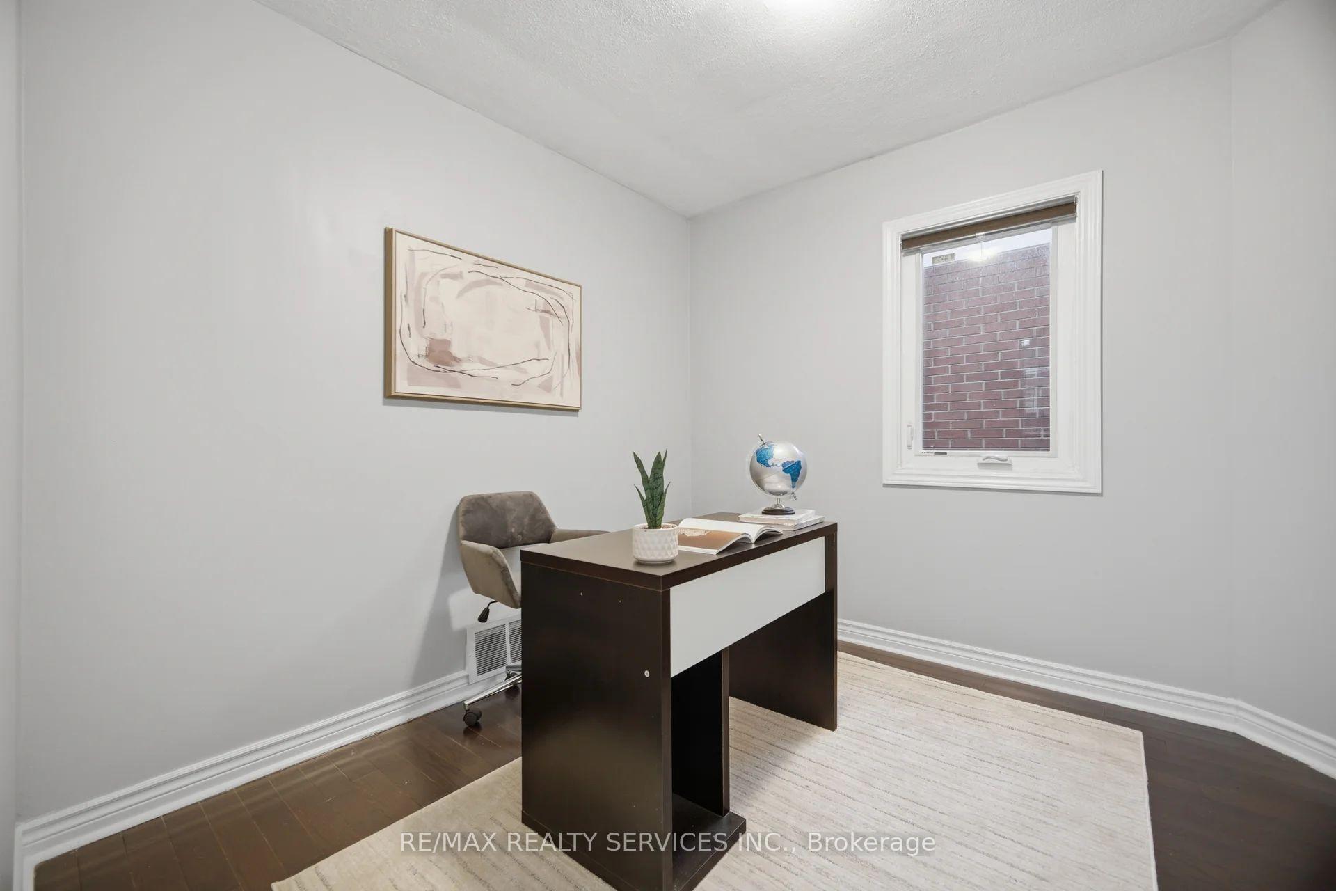 Photo 14 of 30 Elder Avenue, Etobicoke, Long Branch — HOMEH