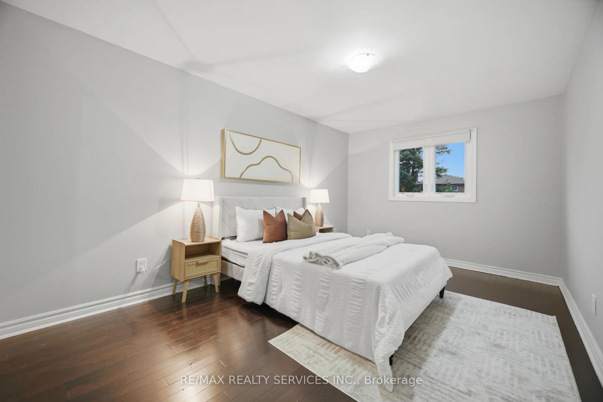 Photo 17 of 30 Elder Avenue, Etobicoke, Long Branch — HOMEH