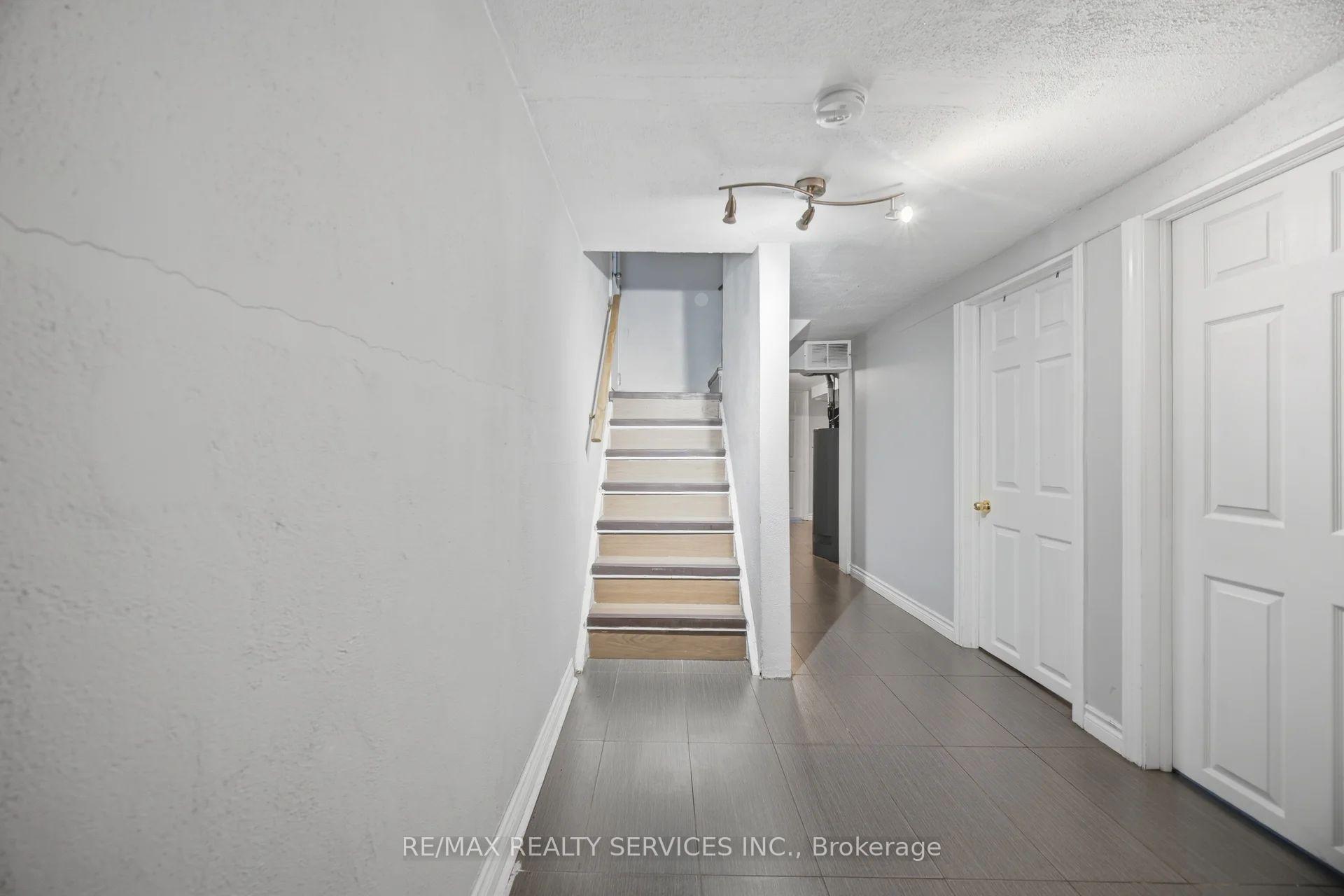 Photo 22 of 30 Elder Avenue, Etobicoke, Long Branch — HOMEH