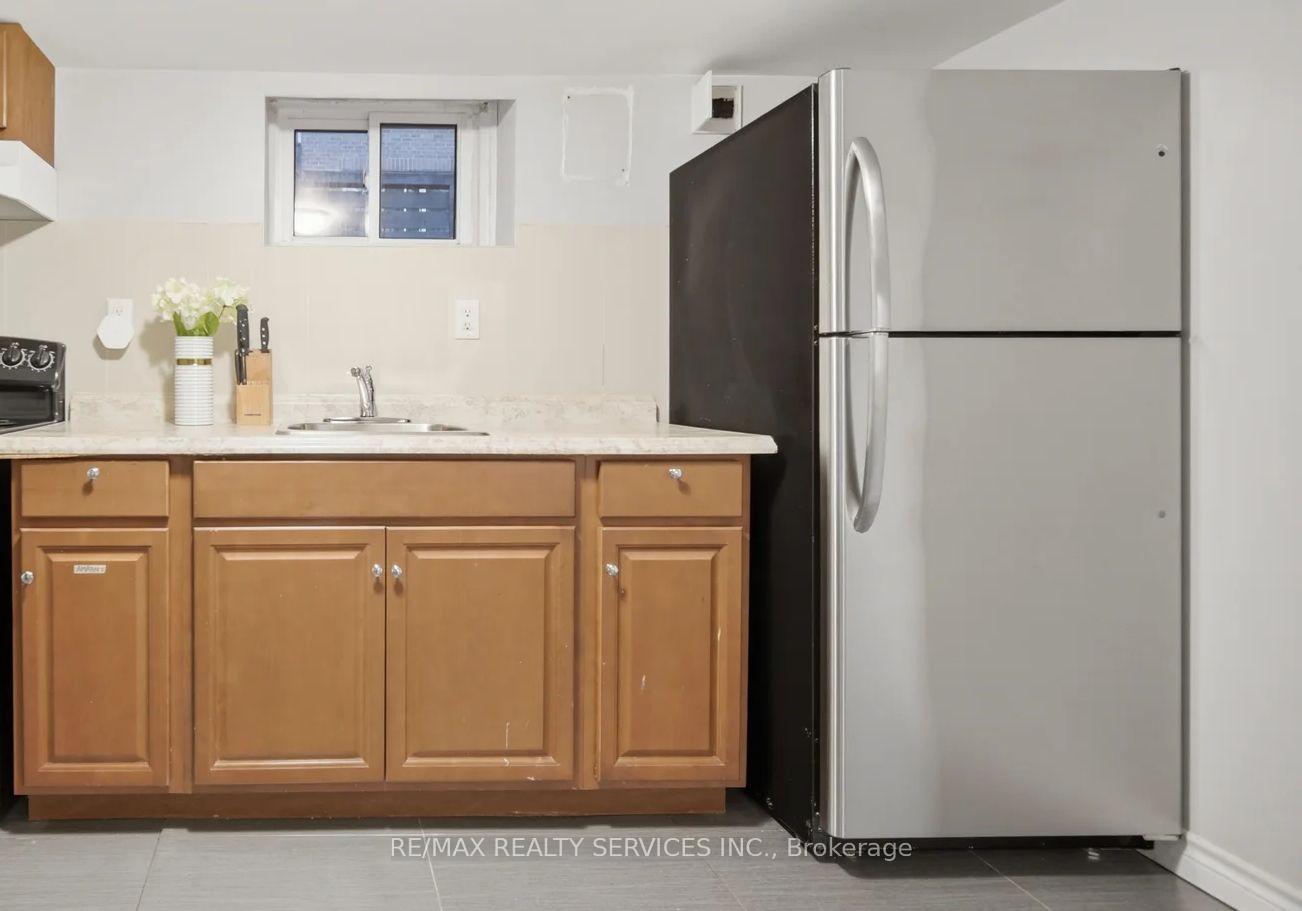Photo 24 of 30 Elder Avenue, Etobicoke, Long Branch — HOMEH
