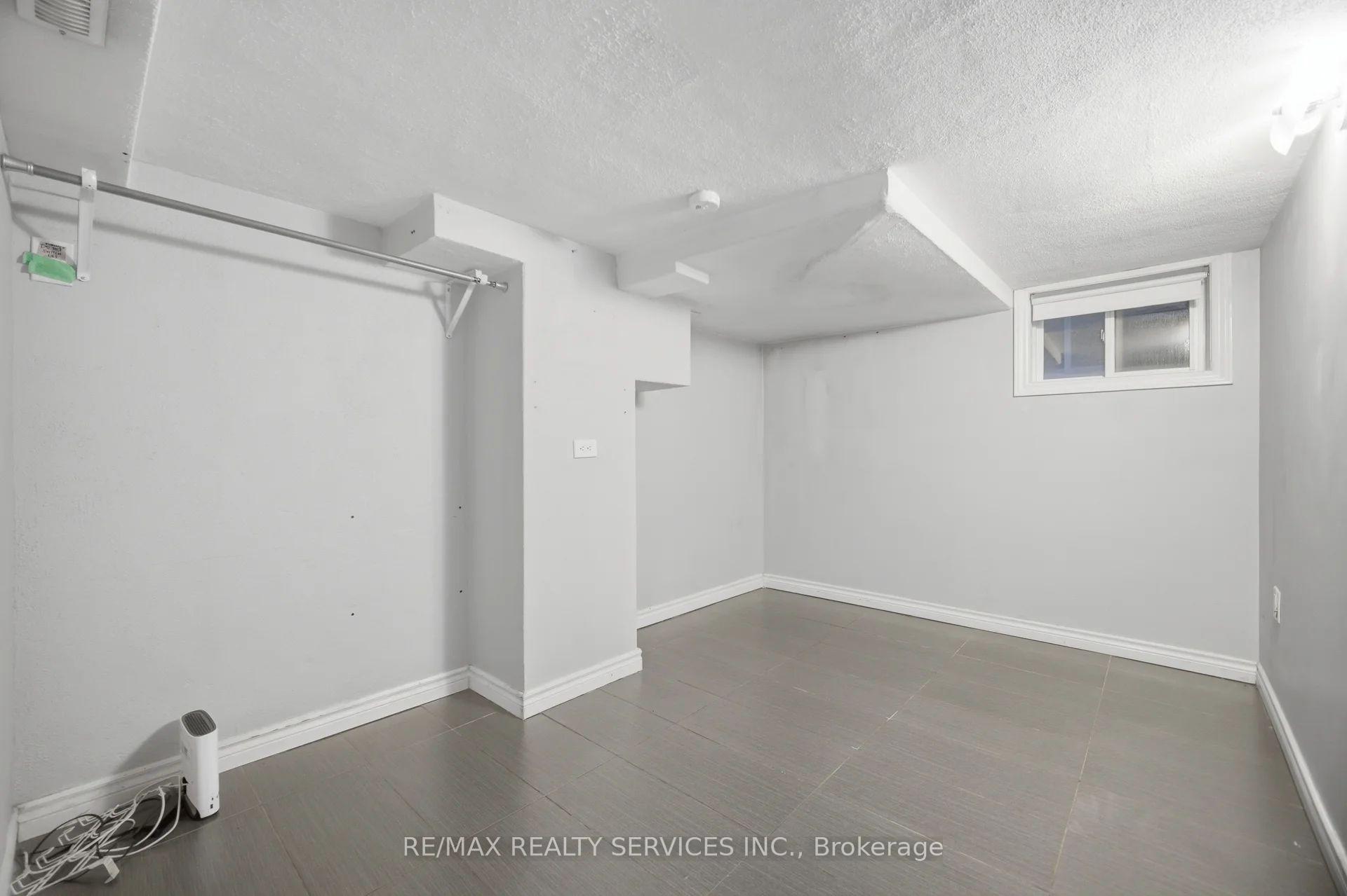Photo 25 of 30 Elder Avenue, Etobicoke, Long Branch — HOMEH