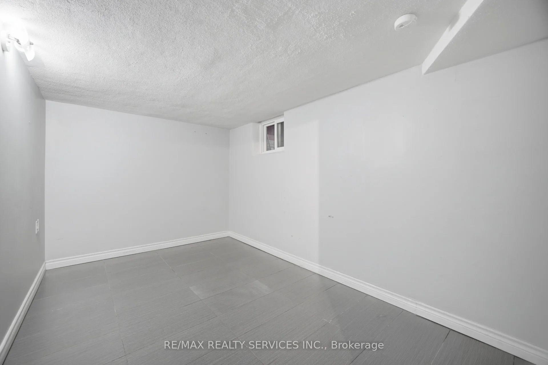 Photo 26 of 30 Elder Avenue, Etobicoke, Long Branch — HOMEH