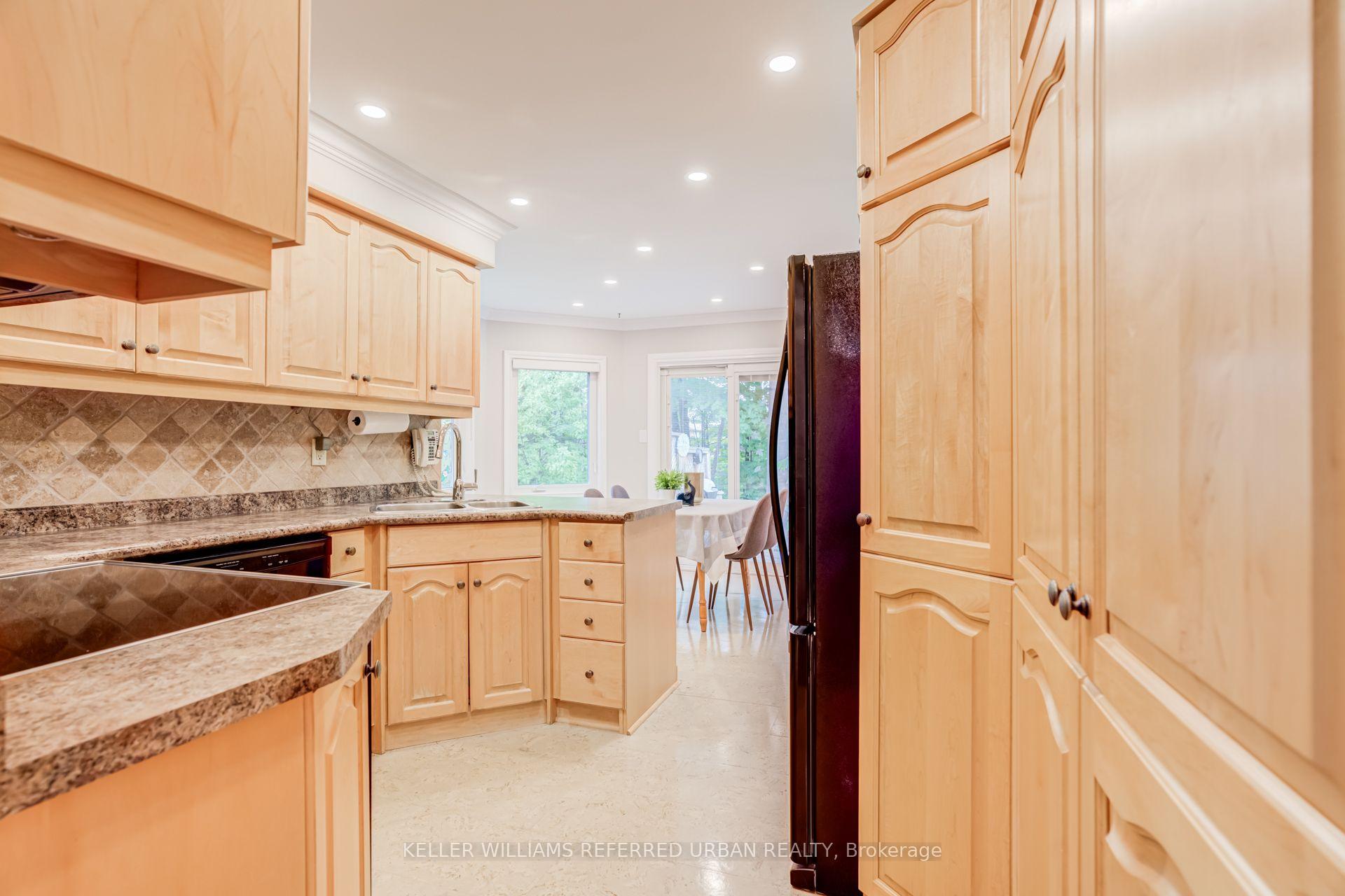Photo 11 of 4235 Perivale Road, Mississauga, Creditview — HOMEH