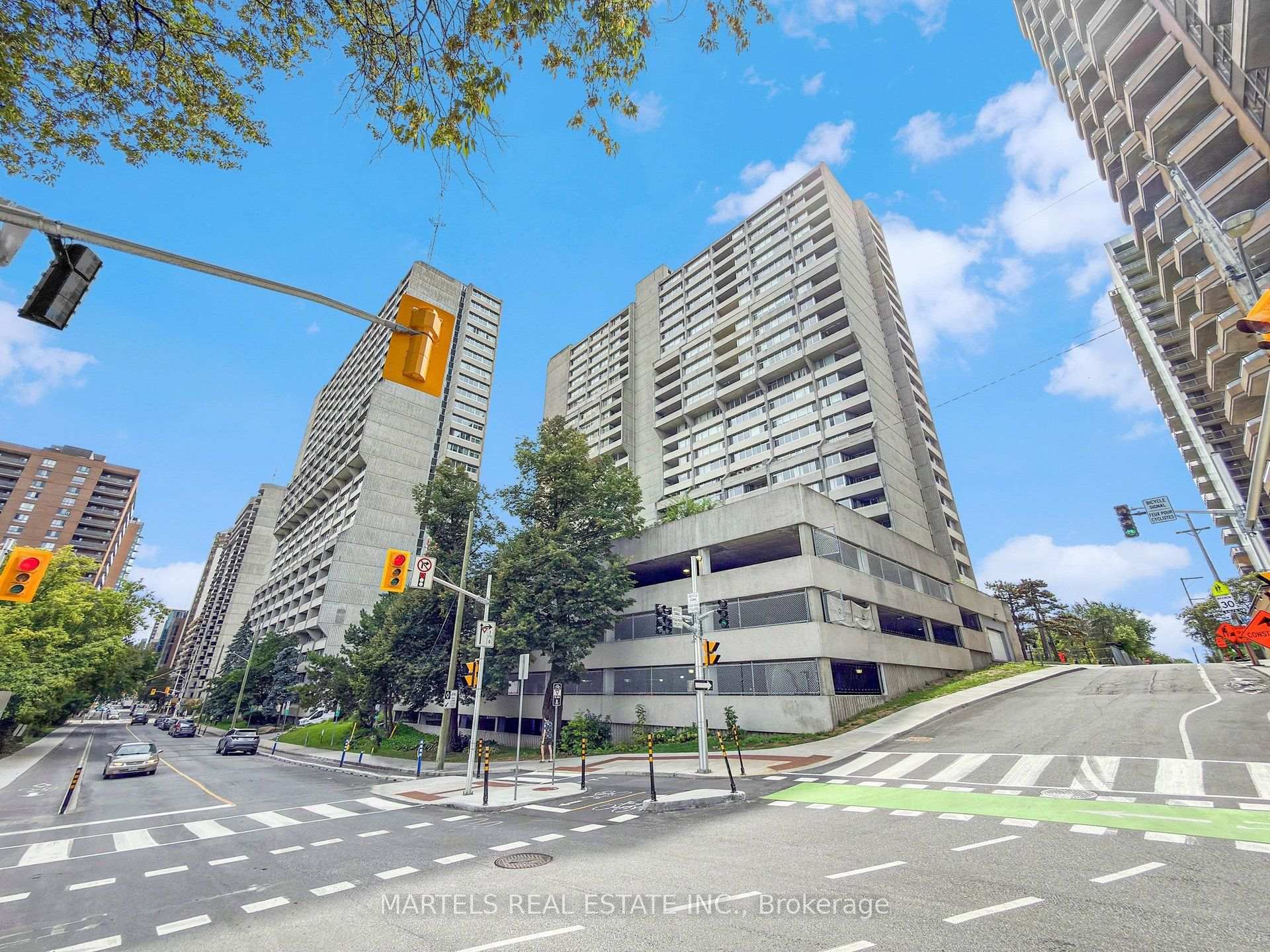 Photo of Unit 904, 530 Laurier Avenue W
