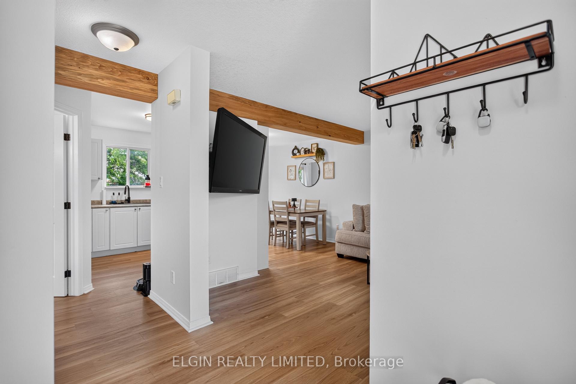 Photo 6 of 27 Cook Crescent, St. Thomas — HOMEH