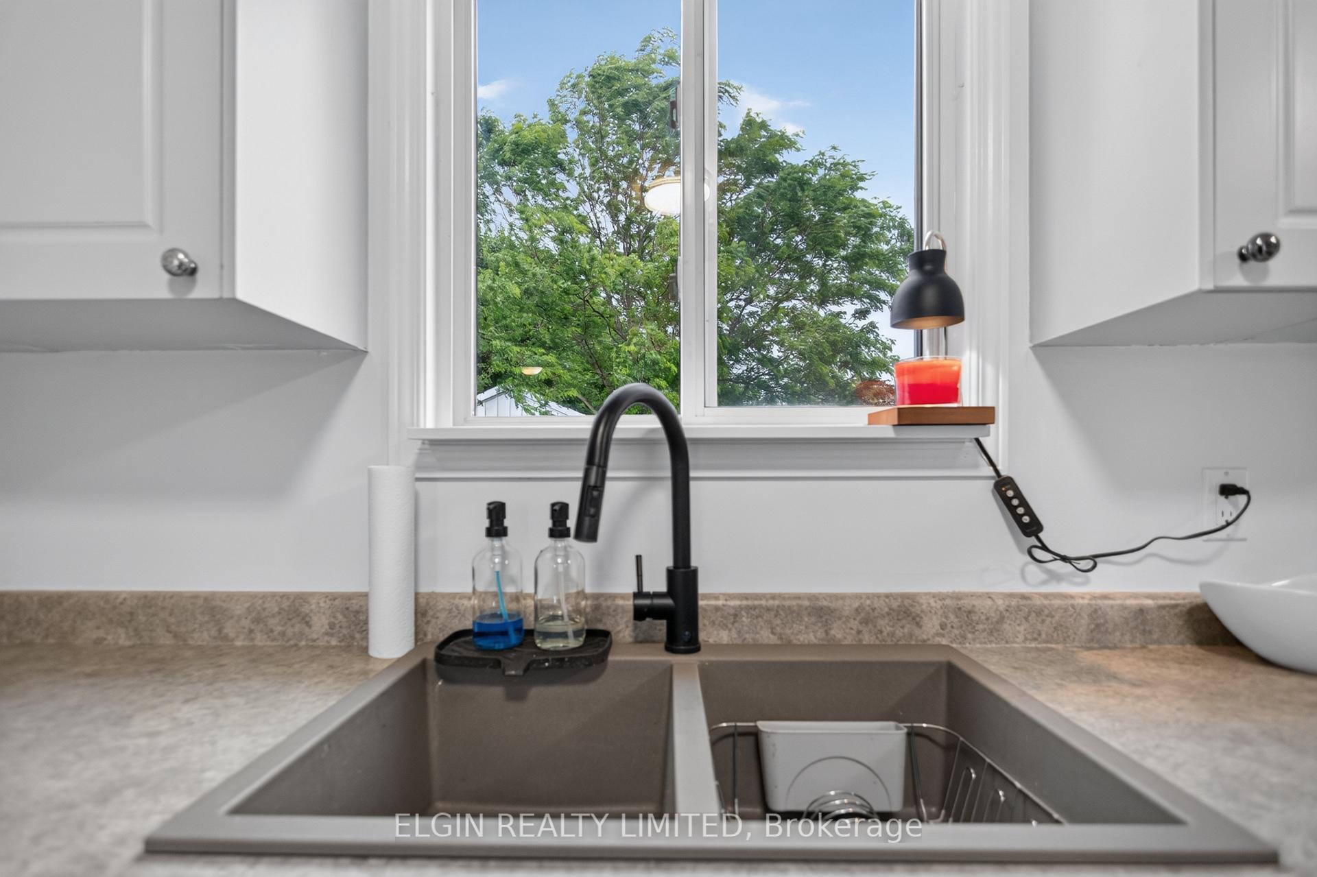 Photo 16 of 27 Cook Crescent, St. Thomas — HOMEH