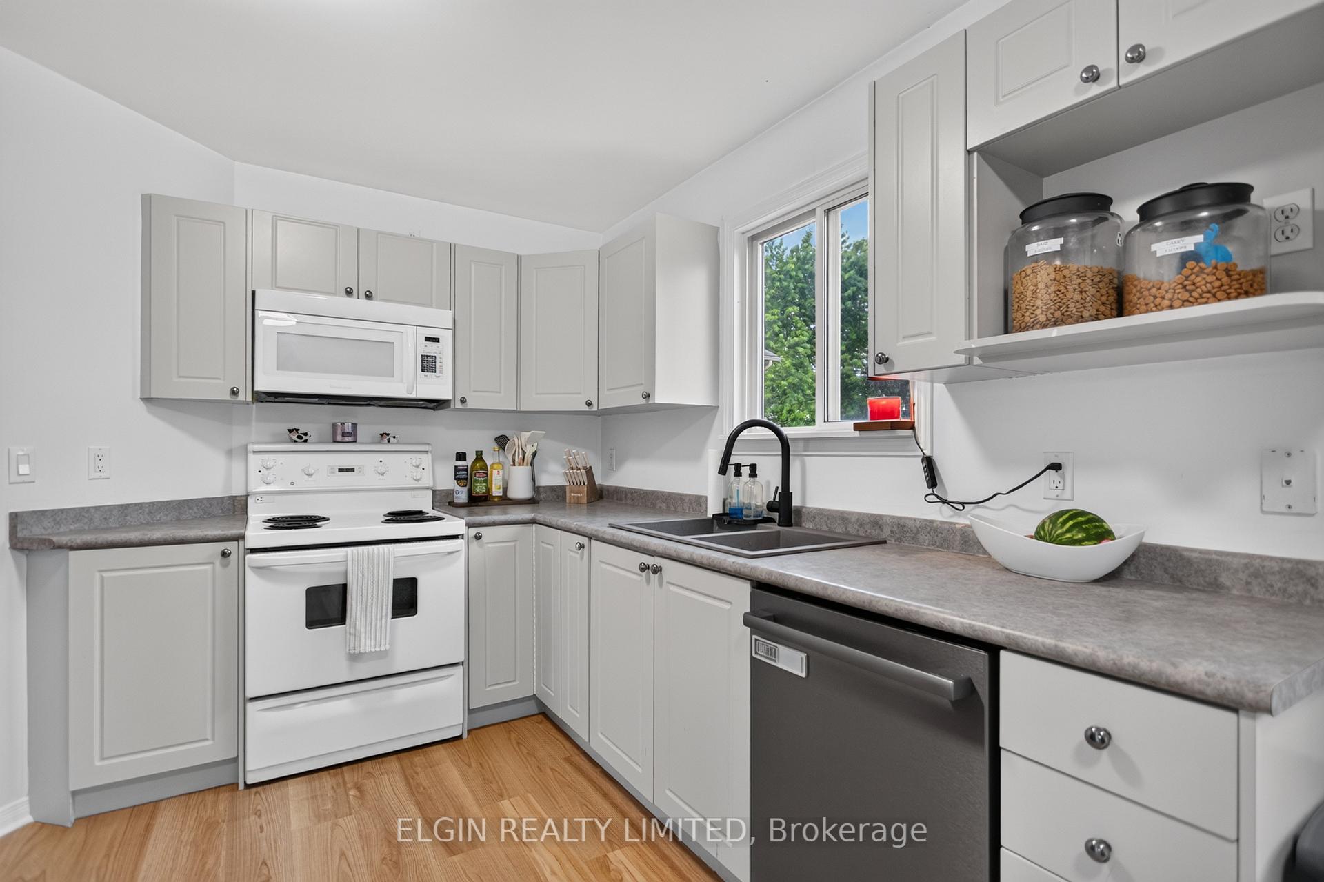 Photo 15 of 27 Cook Crescent, St. Thomas — HOMEH
