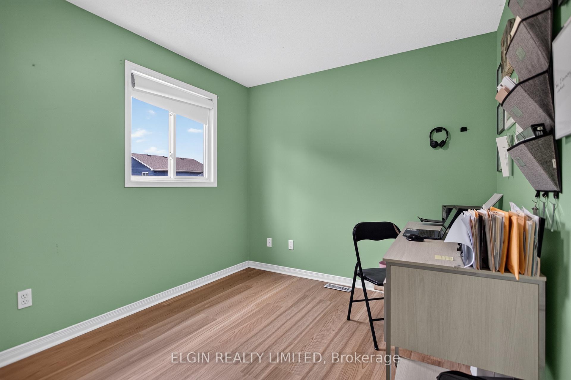 Photo 25 of 27 Cook Crescent, St. Thomas — HOMEH
