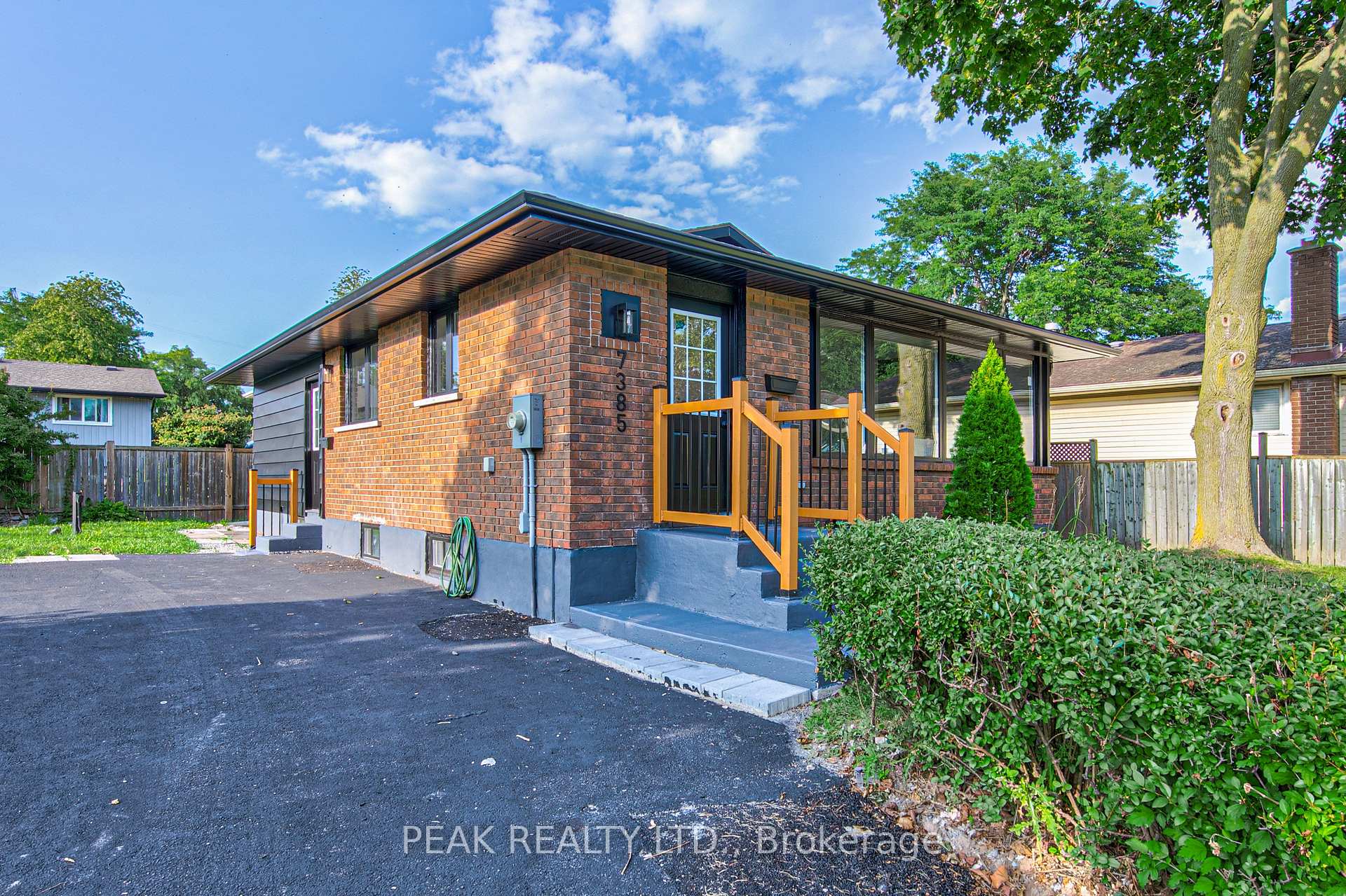 Photo 2 of 7385 North Dorset Place, Niagara Falls, Casey — HOMEH