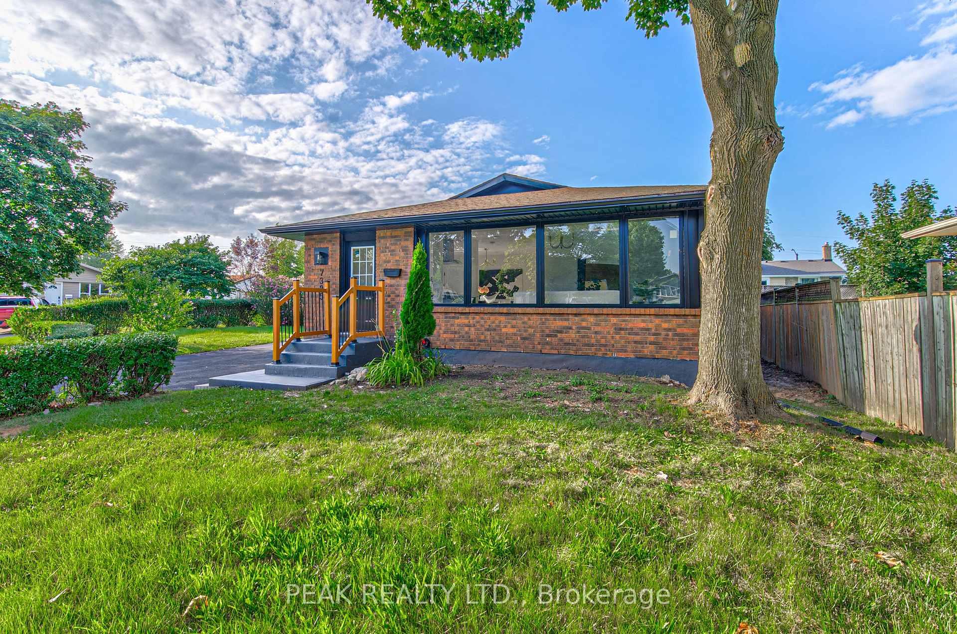 Photo 3 of 7385 North Dorset Place, Niagara Falls, Casey — HOMEH