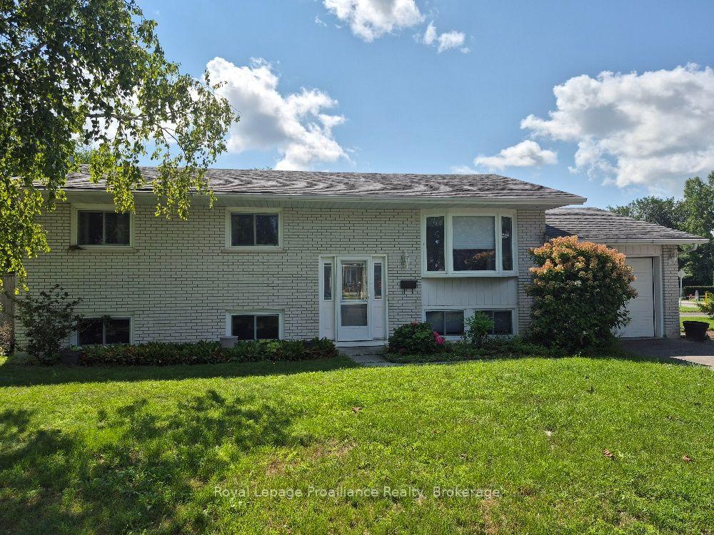 Photo 2 of 4 O'Neil Crescent, Quinte West, Trenton Ward — HOMEH