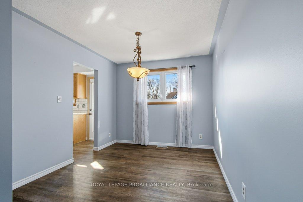 Photo 8 of 4 O'Neil Crescent, Quinte West, Trenton Ward — HOMEH
