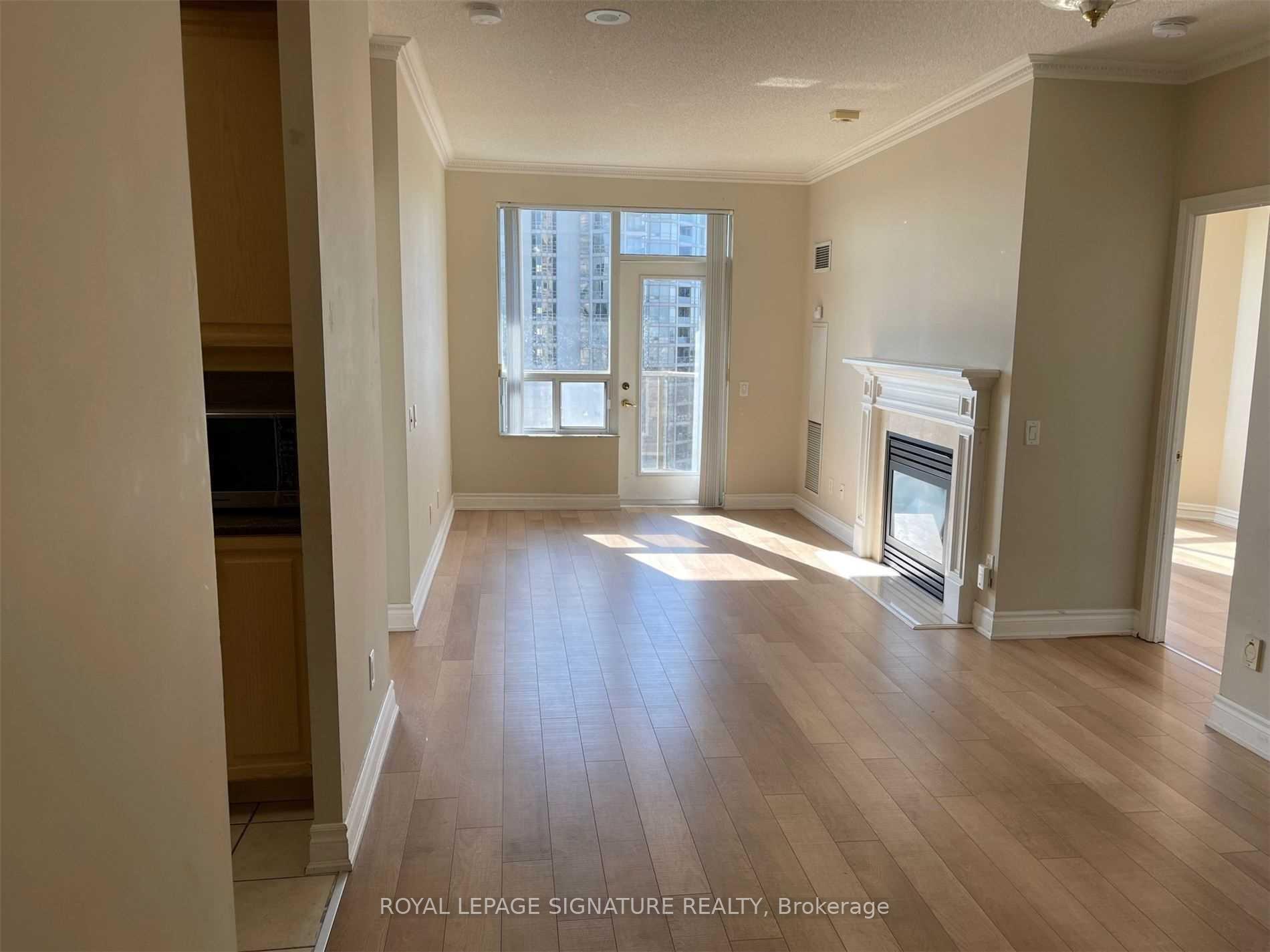Front of Unit 2811, 25 Kingsbridge Garden Circle