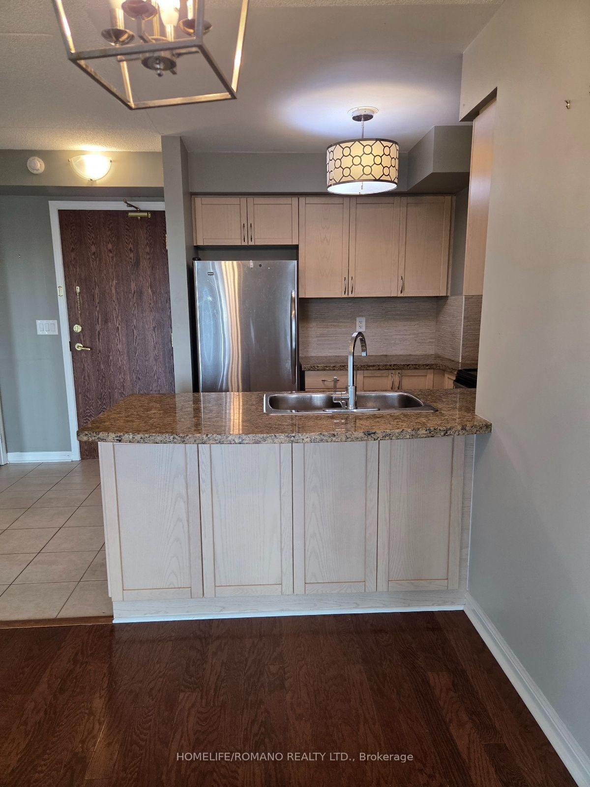 Photo 6 of Unit 312, 65 Via Rosedale Circle, Brampton, Sandringham-Wellington — HOMEH