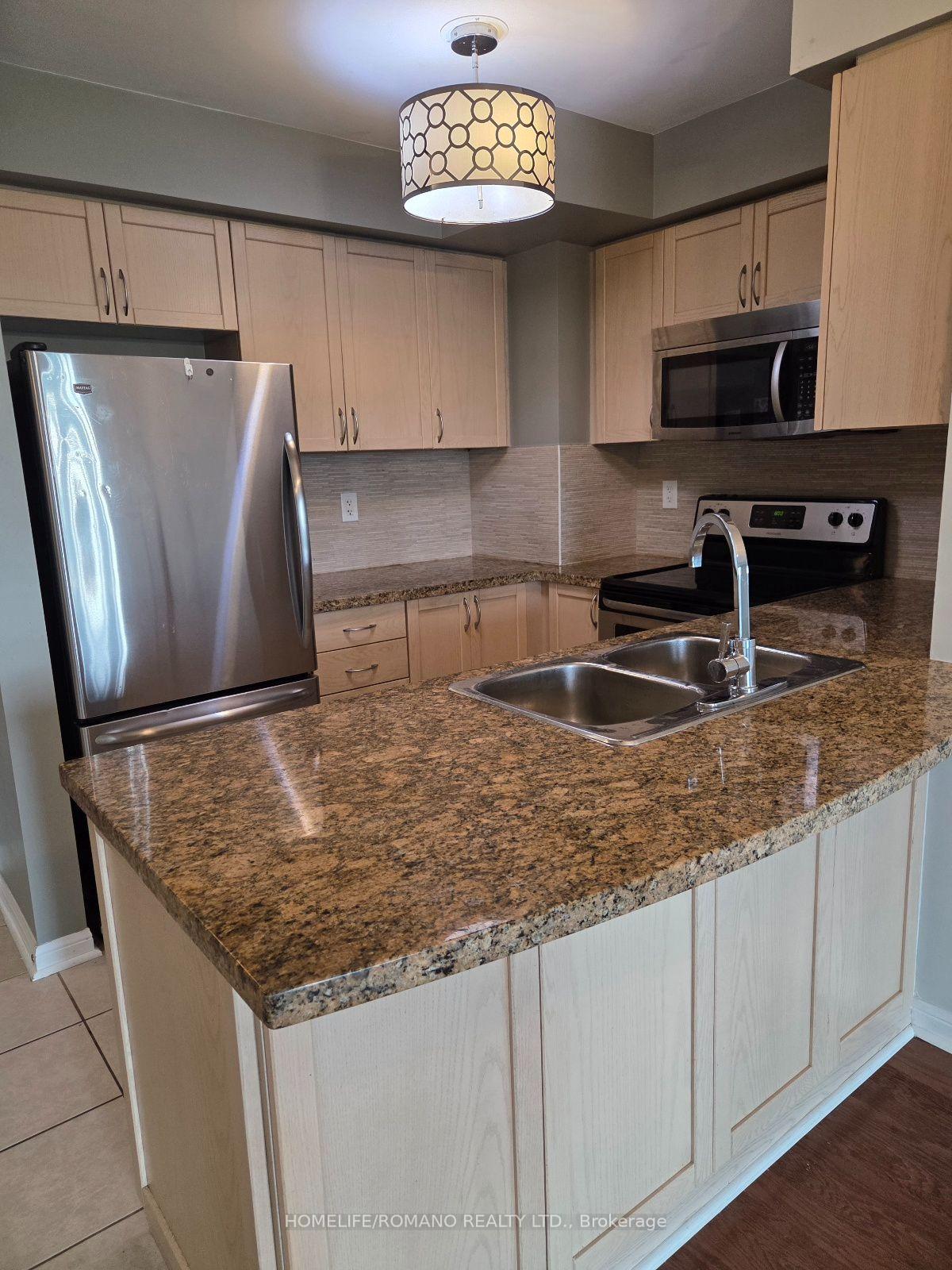 Photo 7 of Unit 312, 65 Via Rosedale Circle, Brampton, Sandringham-Wellington — HOMEH