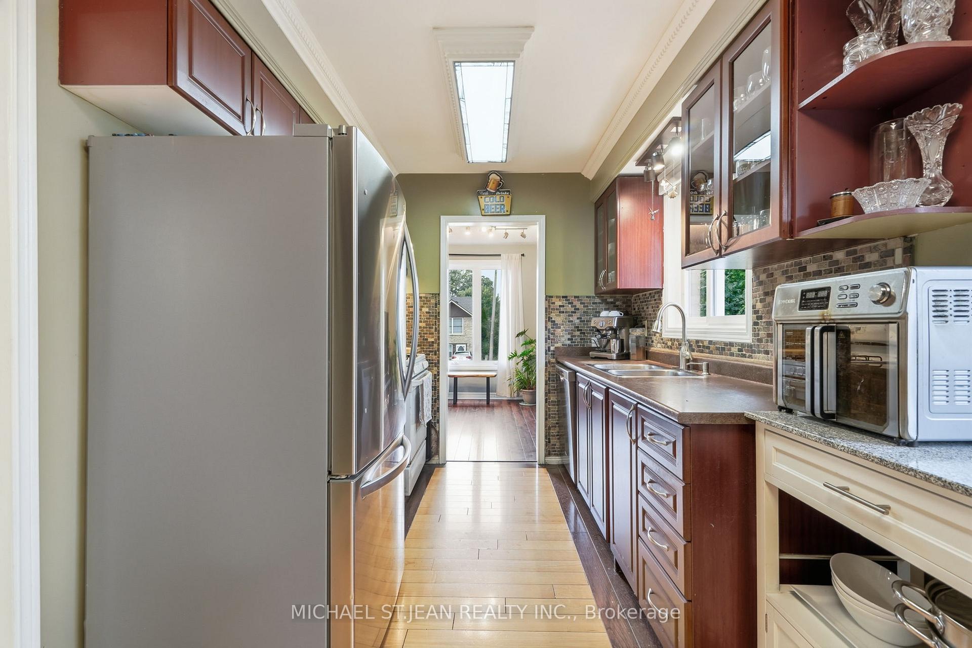 Photo 4 of 49 Markson Crescent, Hamilton, Lisgar — HOMEH