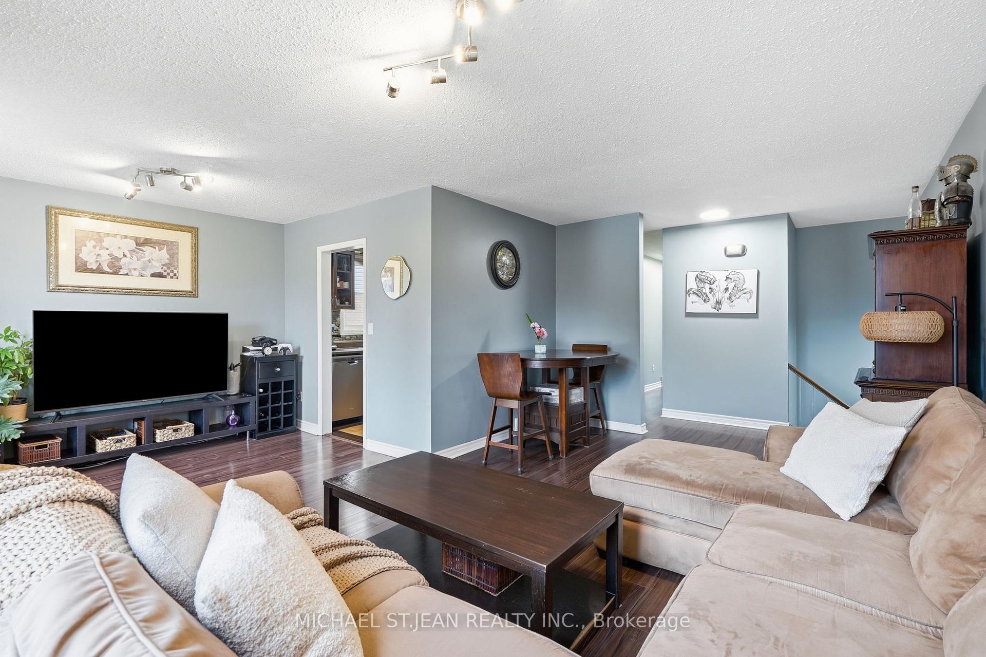 Photo 8 of 49 Markson Crescent, Hamilton, Lisgar — HOMEH