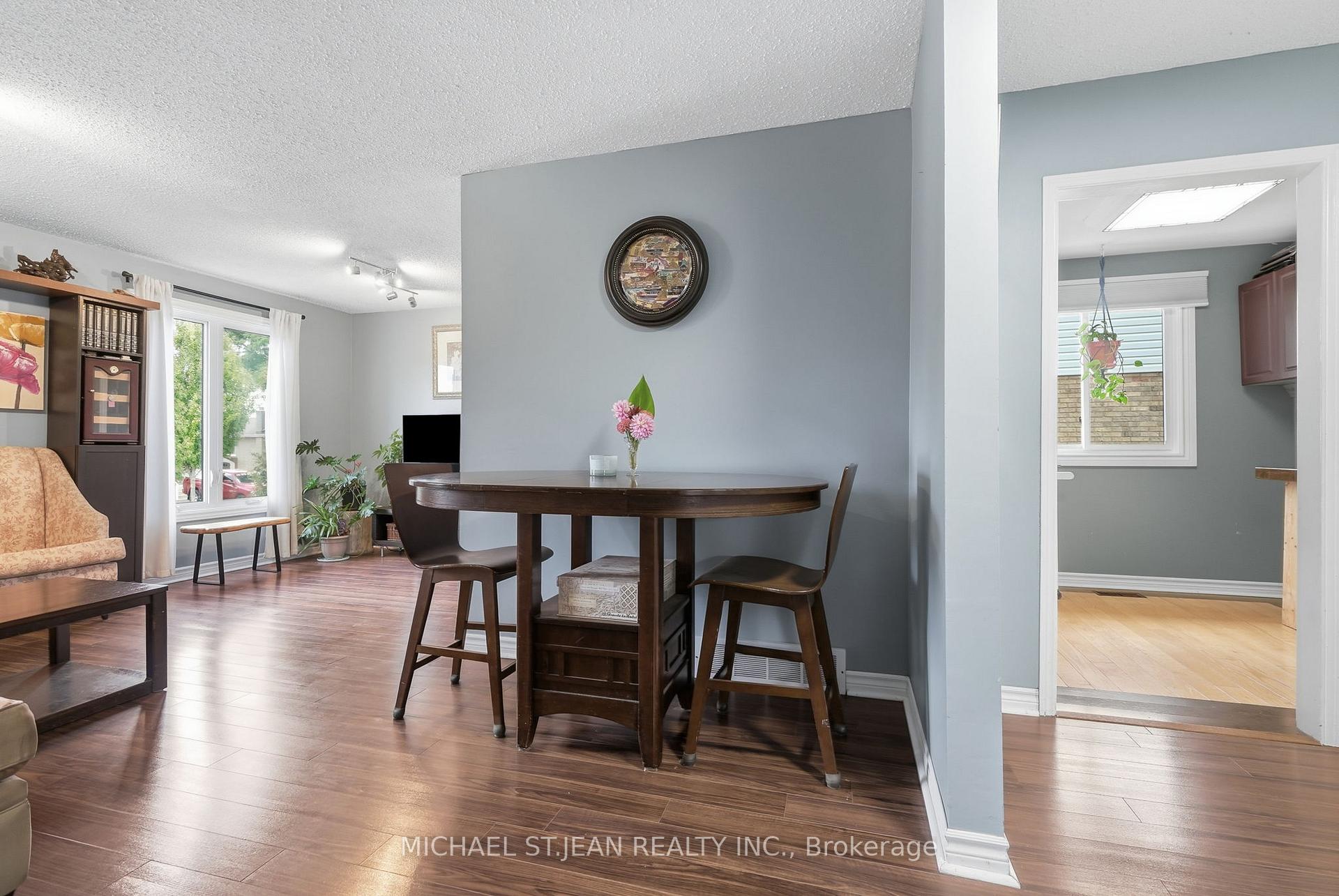 Photo 9 of 49 Markson Crescent, Hamilton, Lisgar — HOMEH