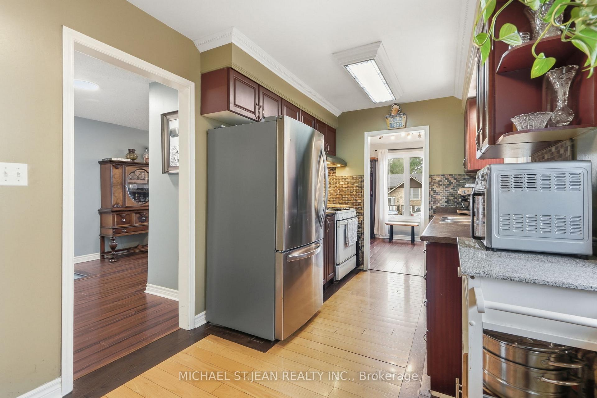 Photo 10 of 49 Markson Crescent, Hamilton, Lisgar — HOMEH