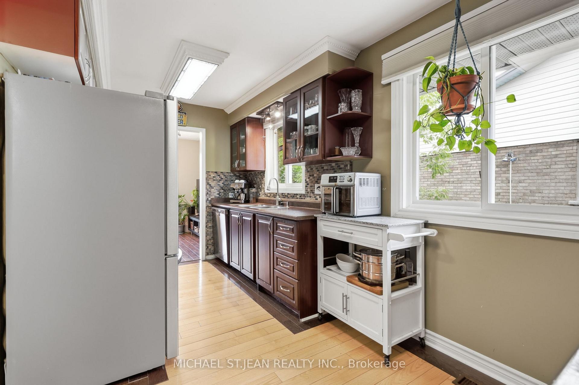 Photo 11 of 49 Markson Crescent, Hamilton, Lisgar — HOMEH